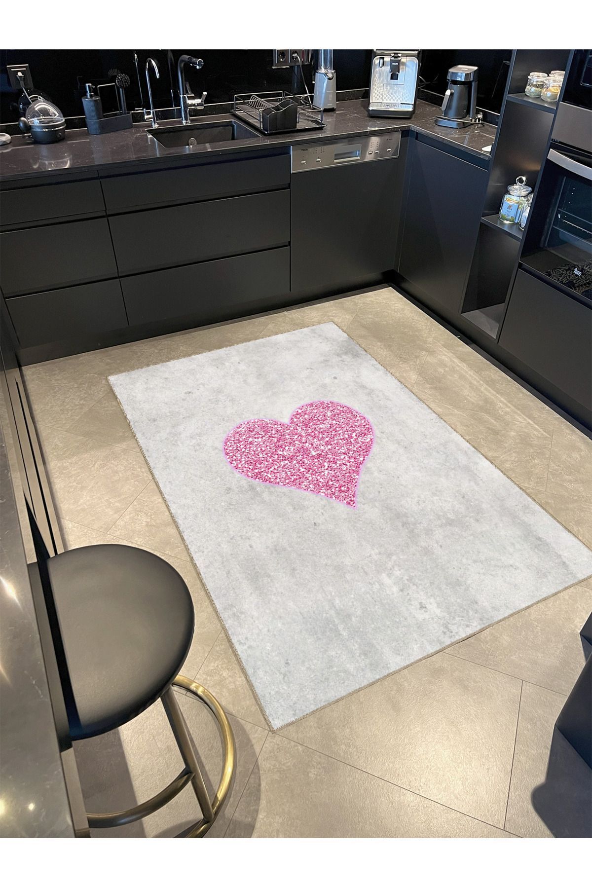 Gri Temalı Pembe Kalp Desenli Kreatif Modern Dekoratif Halı 4981