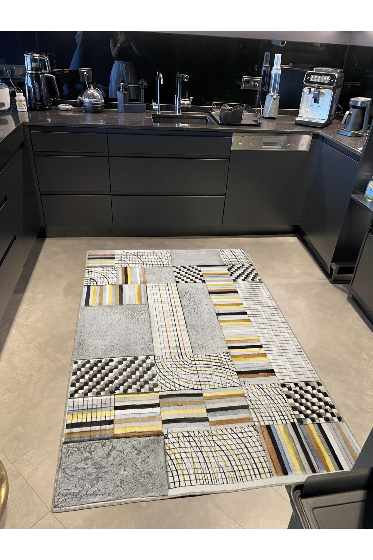 Gri Temalı Şerit Desenli Kreatif Modern Dekoratif Halı 1986