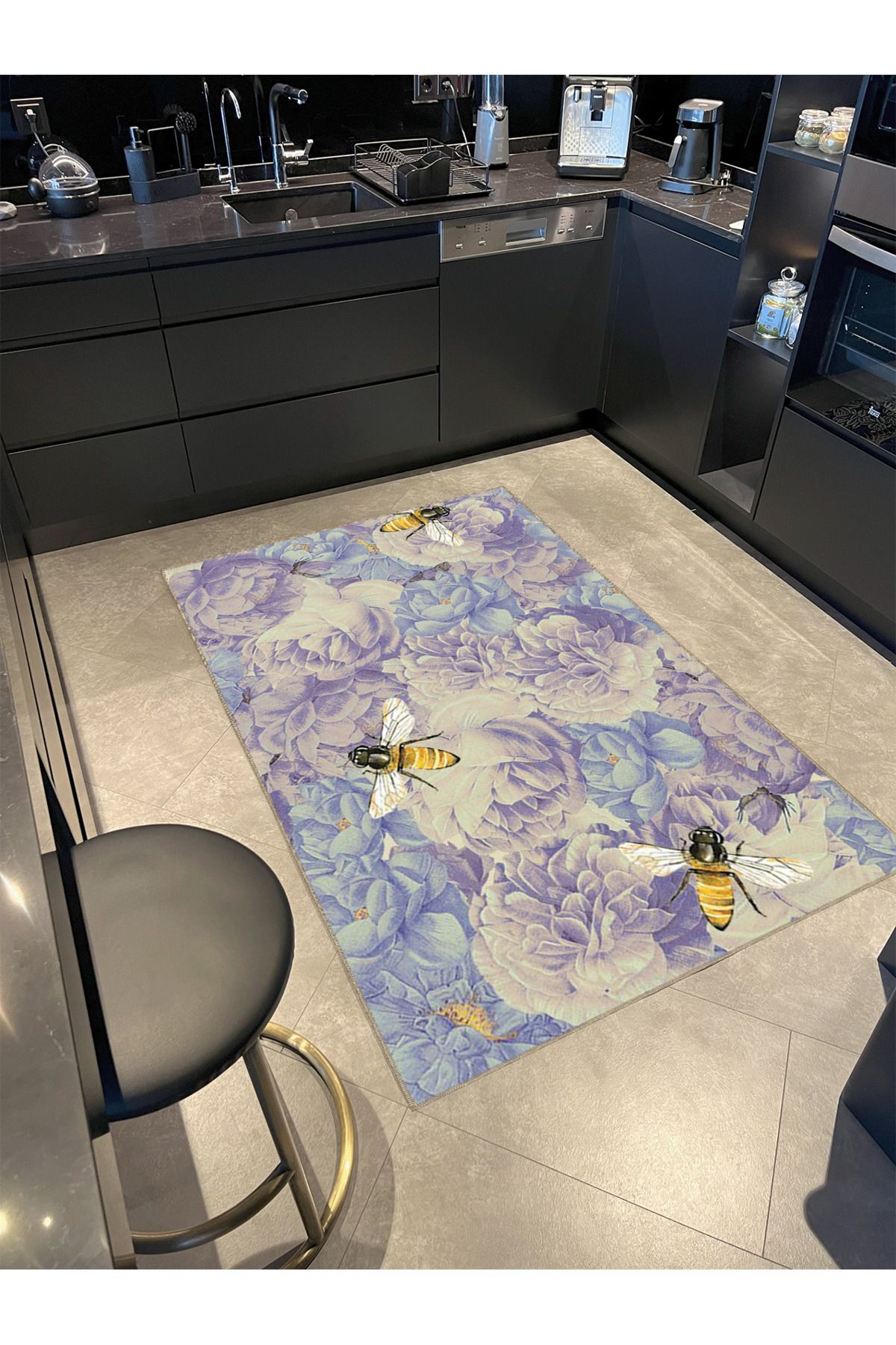 Mor ve Mavi Tonlar Floral Temalı Arı ve Çiçek Desenli Modern Dekoratif Halı 4938