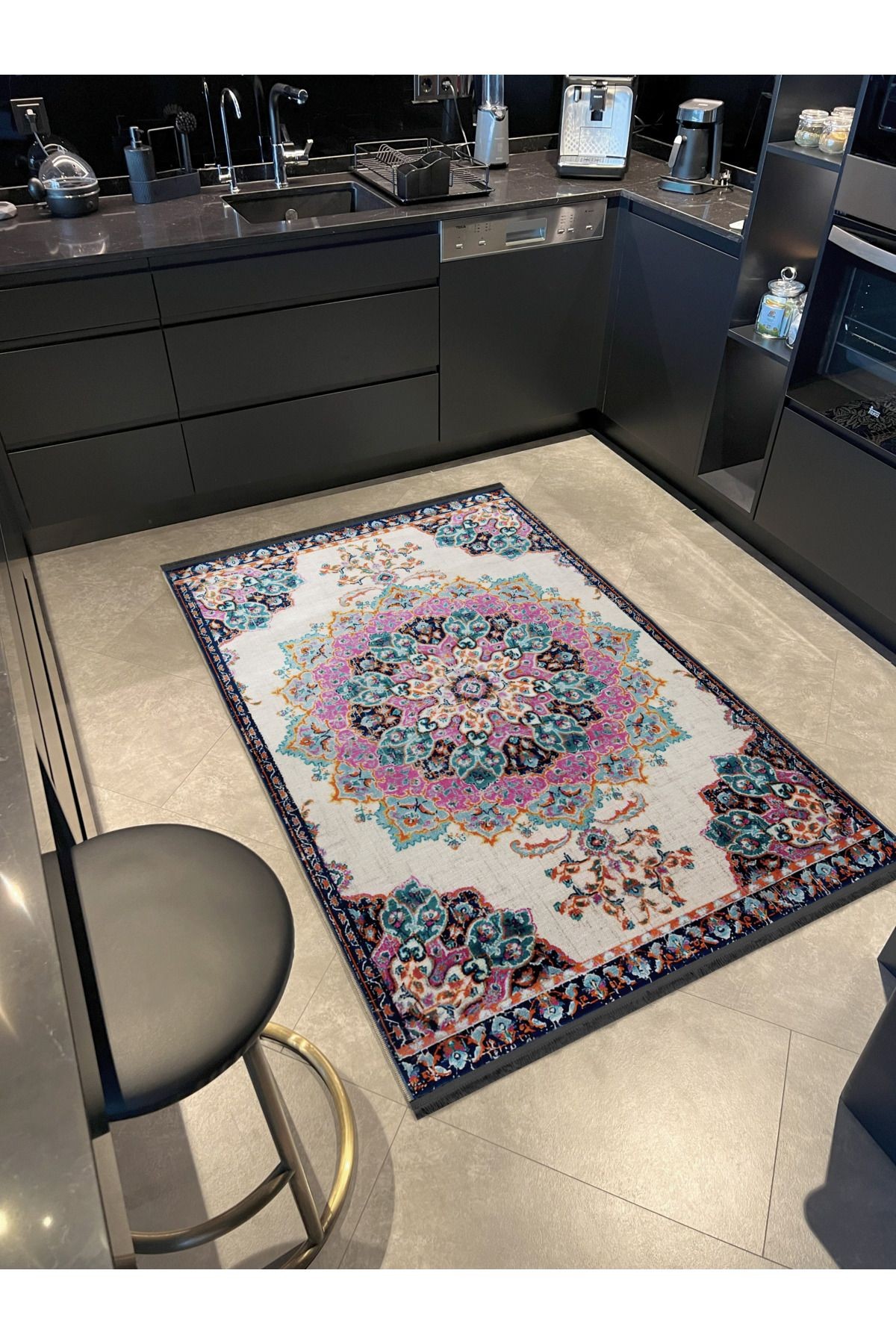 Pembe Temalı Geleneksel Motif Gül Desenli Vintage Dekoratif Halı 2026