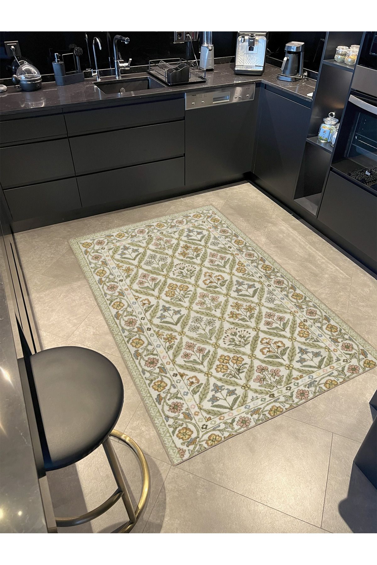 Krem Baklava İçinde Buket Çiçekli Temalı Dekoratif Yıkanabilir Halı miravip9032