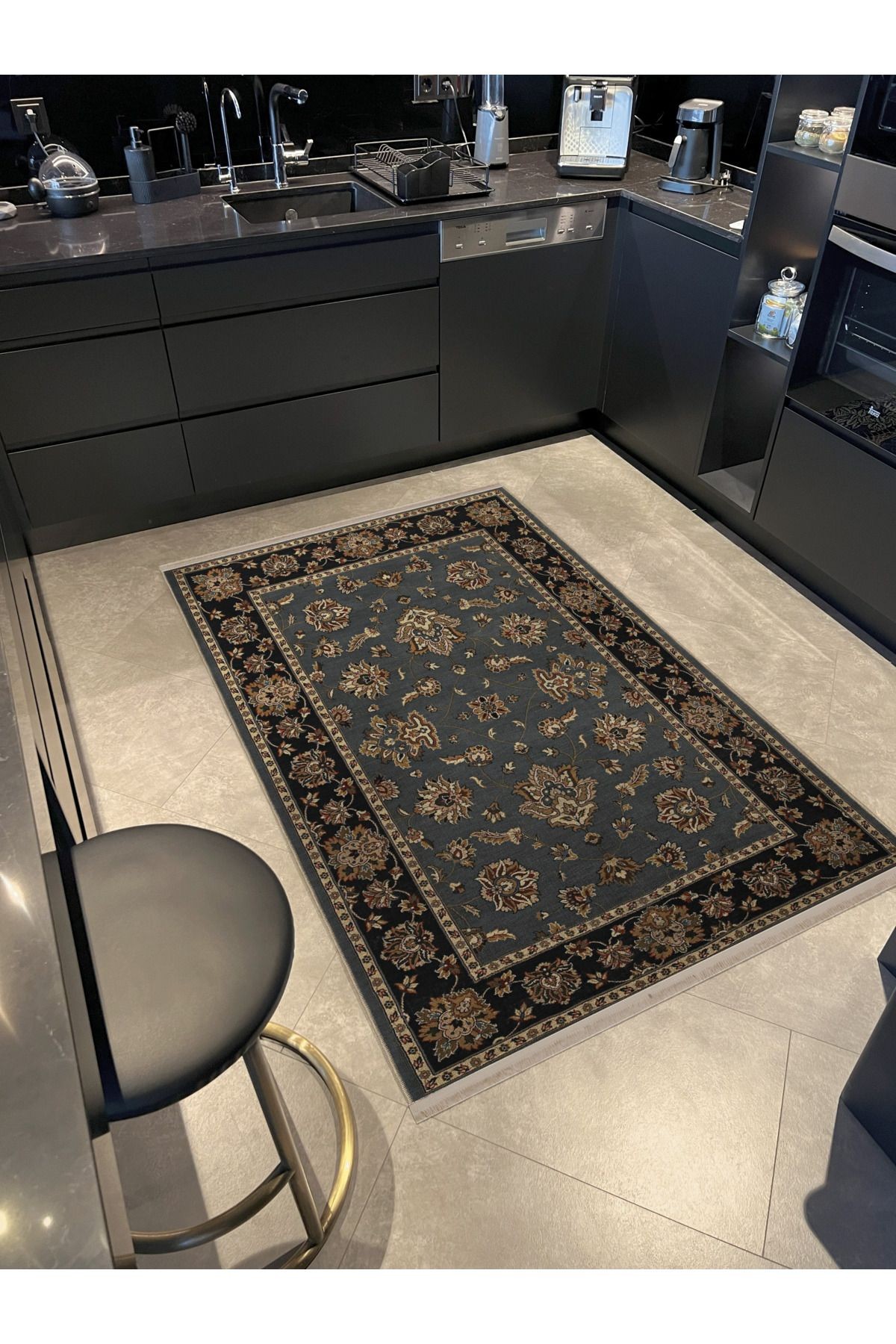Siyah Gri Temalı Geleneksel Motif Etnik Çiçek Desenli Vintage Dekoratif Halı 2851