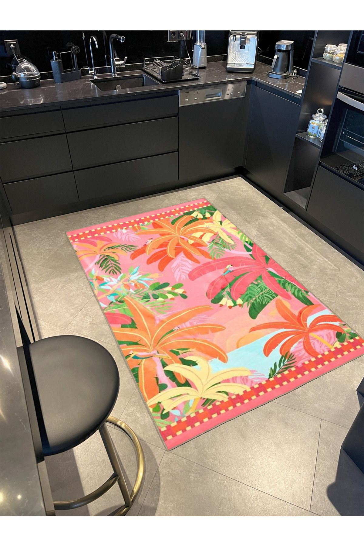 Pembe Renk Temalı Palmiye ve Deniz Desenli Halı 3727