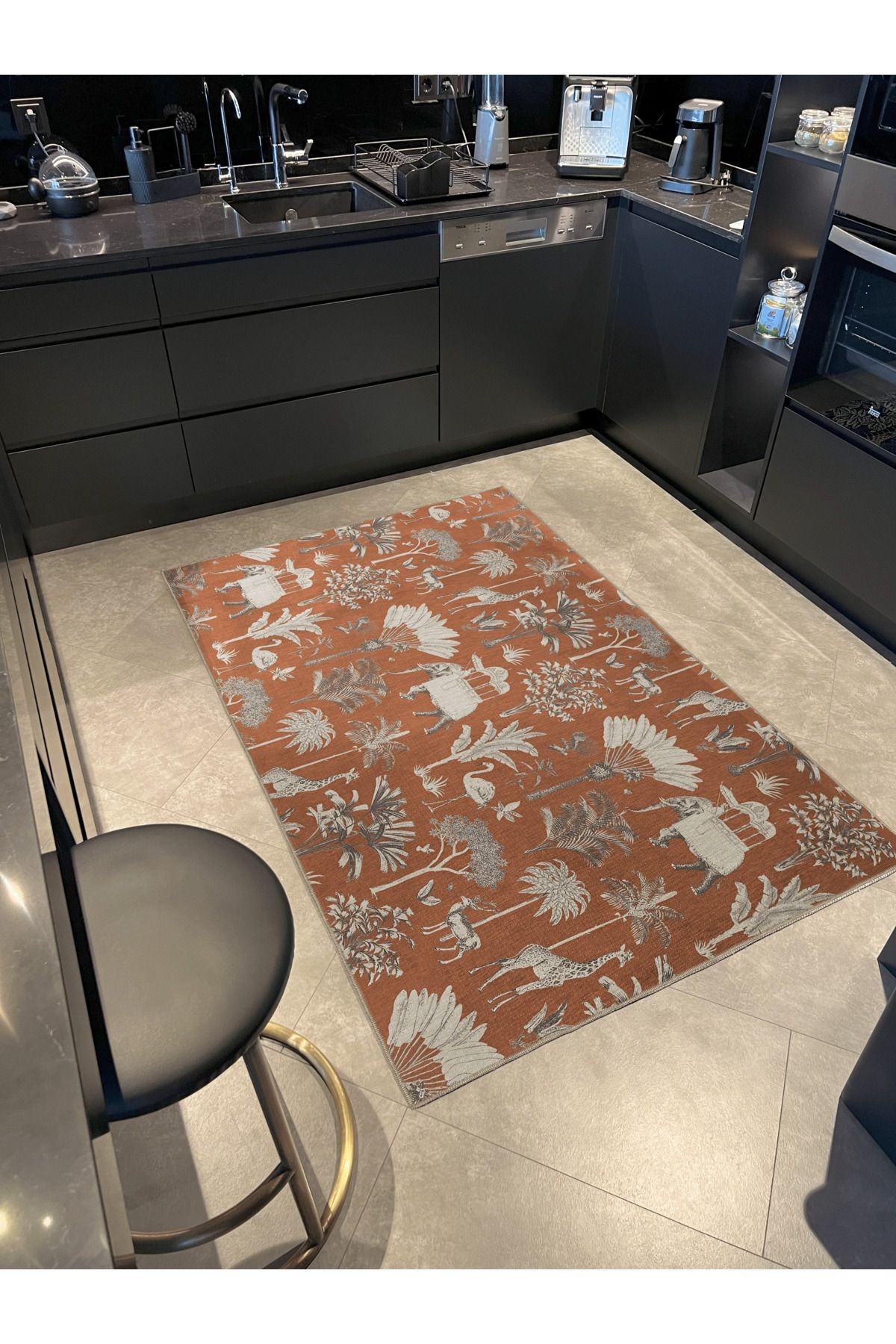 Turuncu Bej Temalı Ağaç ve Vahşi Hayvan Desenli Kreatif Modern Dekoratif Halı 2183