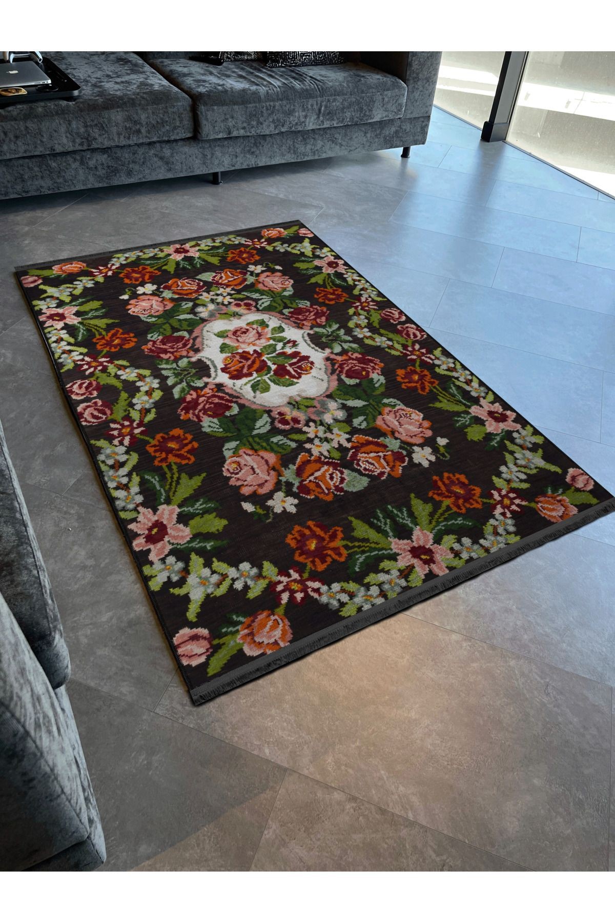 Kırmızı Pembe Çiçek ve Gül Desenli Kreatif Modern Dekoratif Halı 2550