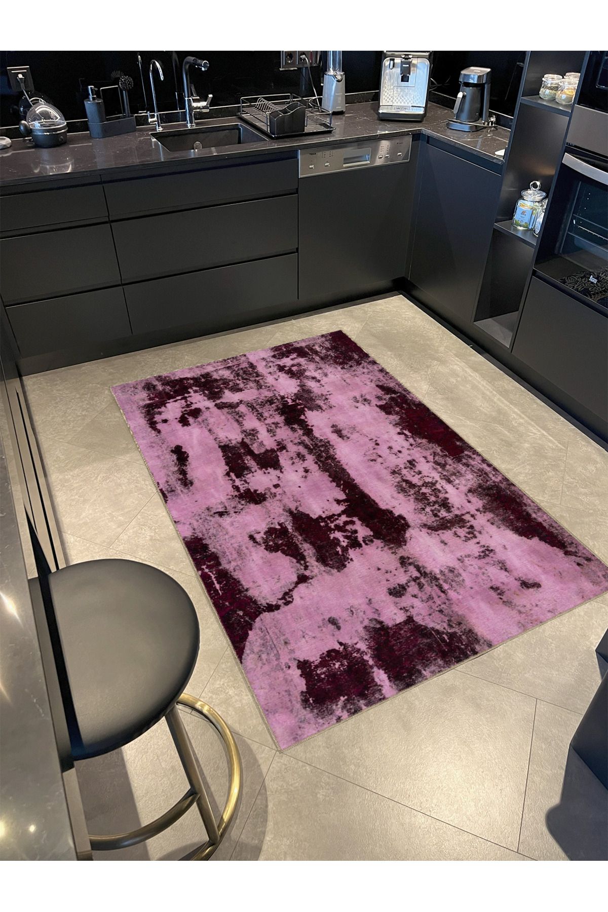 Pembe Temalı Soyut Desenli Kreatif Modern Dekoratif Halı 4751