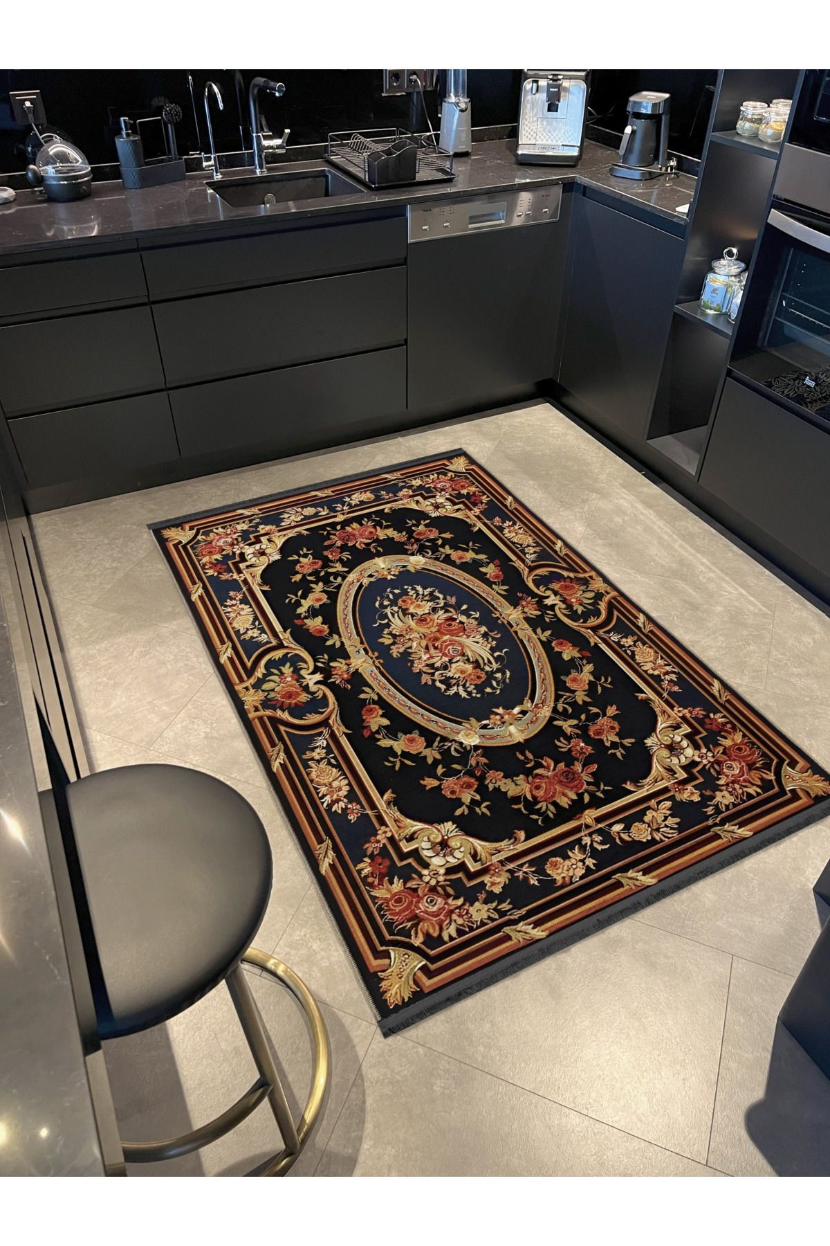 Siyah Temalı Çok Renkli Geleneksel Çiçek Motif Desenli Vintage Dekoratif Halı 1902