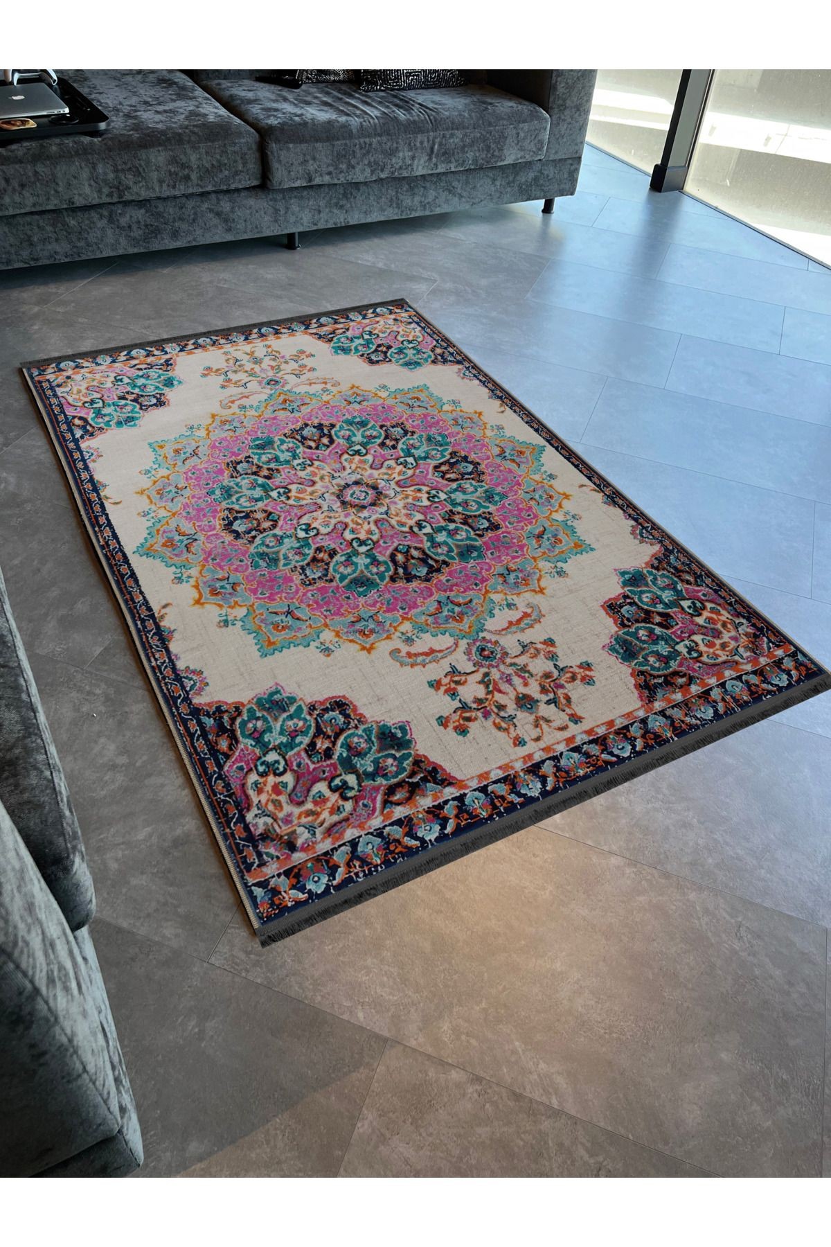Pembe Temalı Geleneksel Motif Gül Desenli Vintage Dekoratif Halı 2026