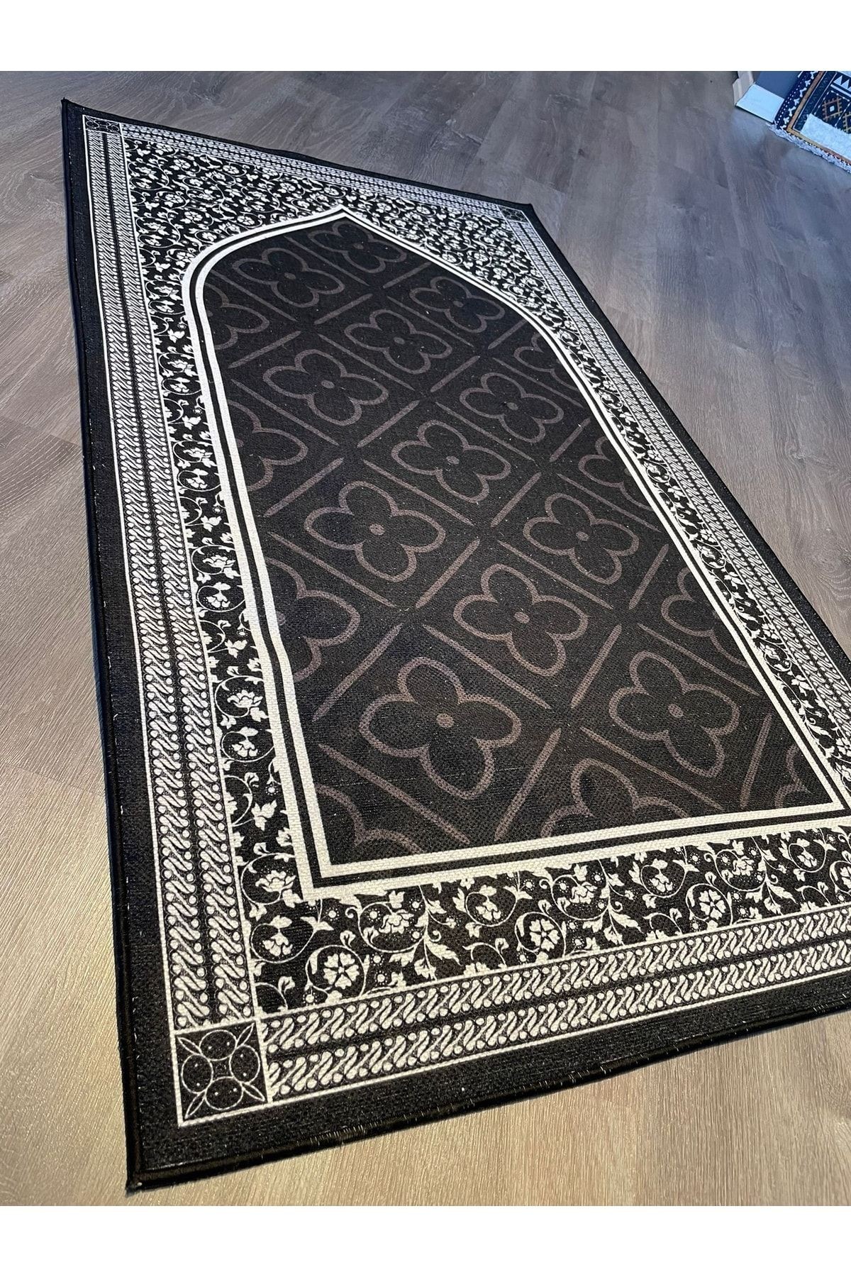 Siyah Çiçek Ve Geometrik Desenli Seccade 70x120