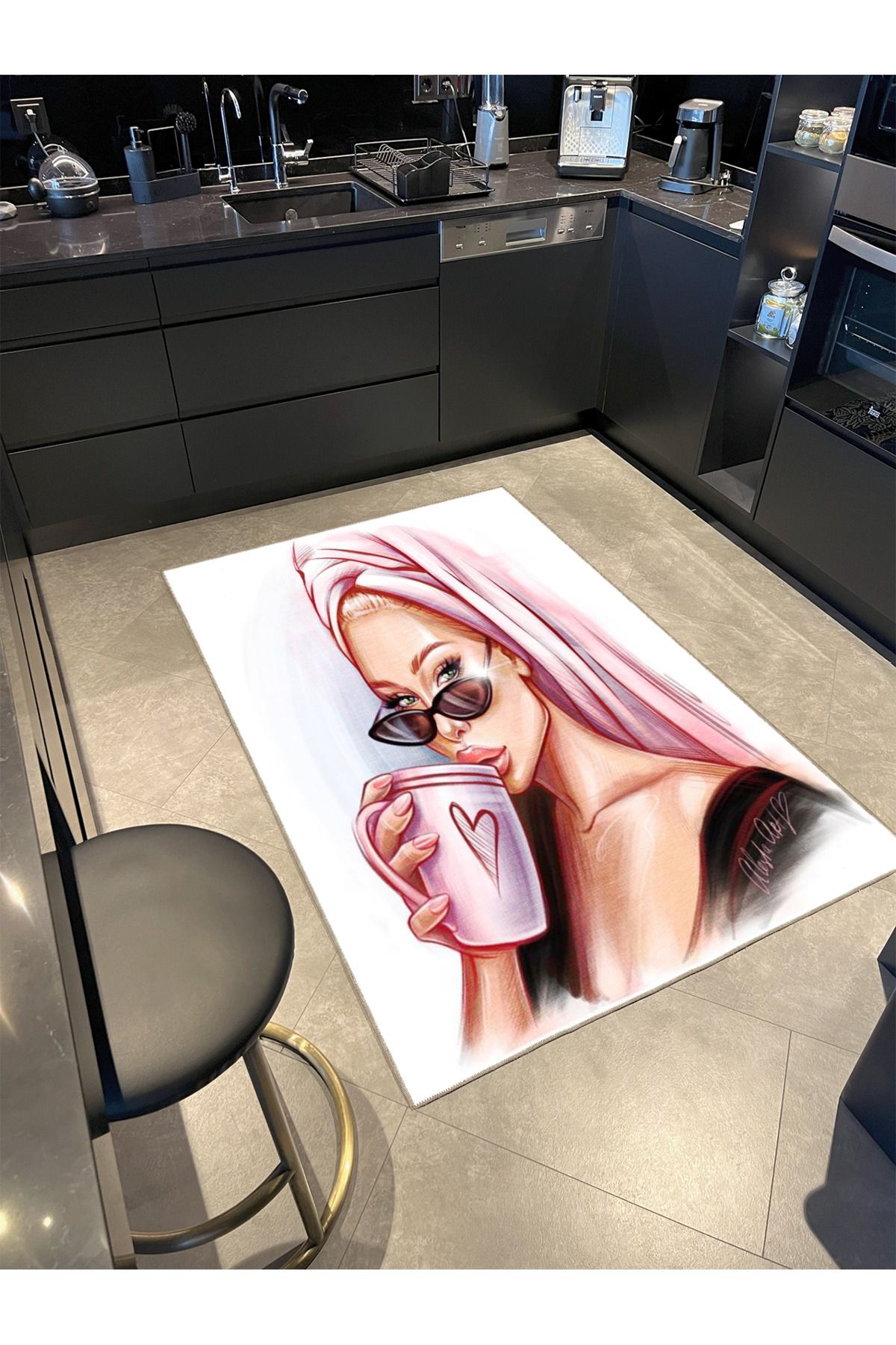 Kadın ve Sakız Pembe Desenli Modern Dekoratif Halı 3667