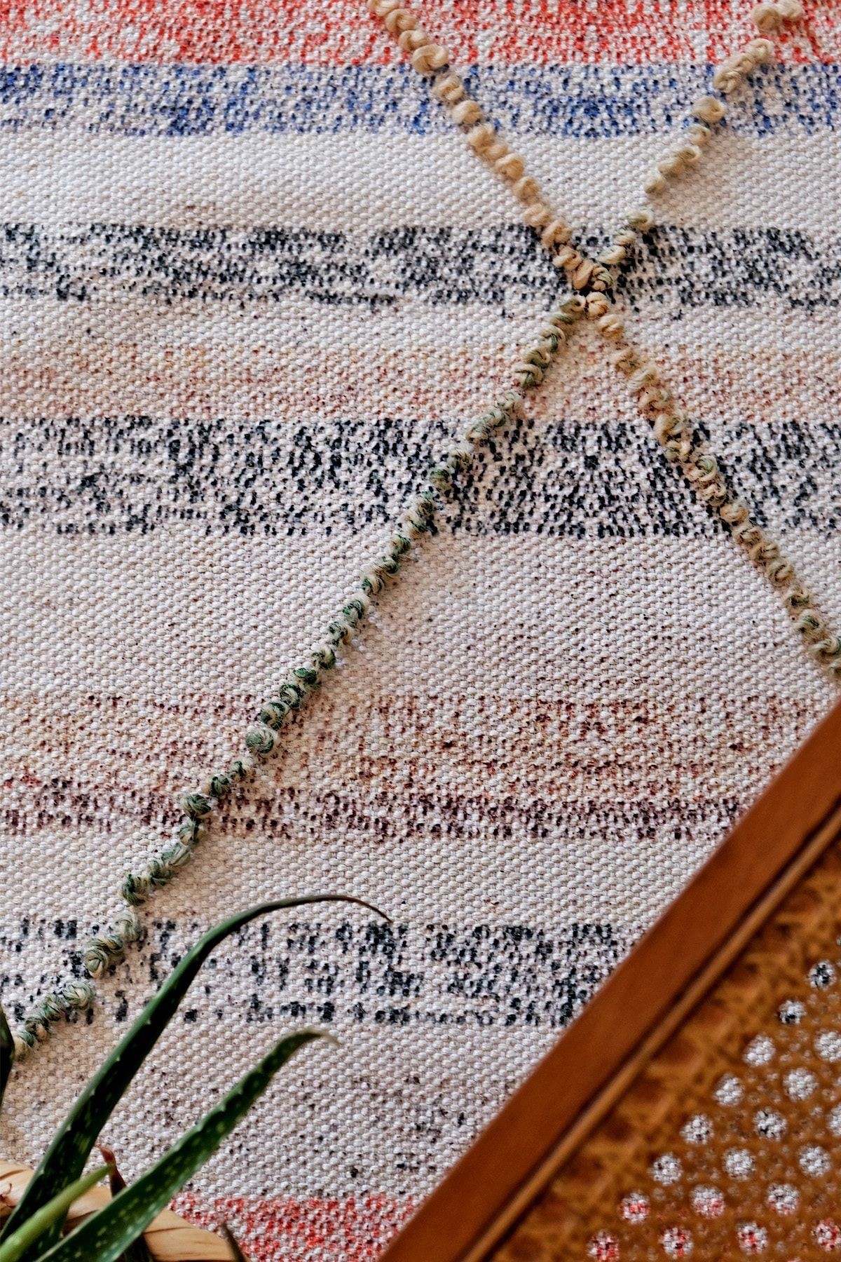 Rustik Pudra 4005 Pastel Tonlarda Ponpon Detaylı Kilim