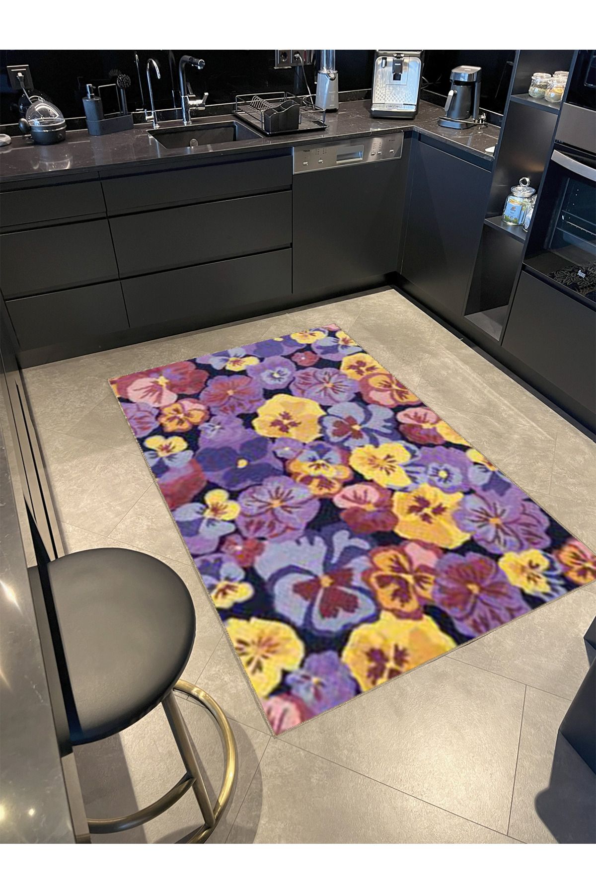 Mor Sarı Temalı Karma Çiçek Menekşe Desenli Modern Dekoratif Halı 5044