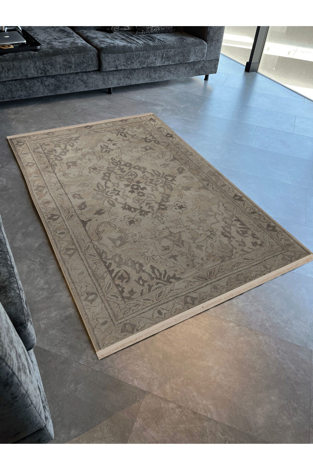Gri Bej Temalı Geleneksel Motif Çiçek Desenli Saçaklı Vintage Dekoratif Halı 3133