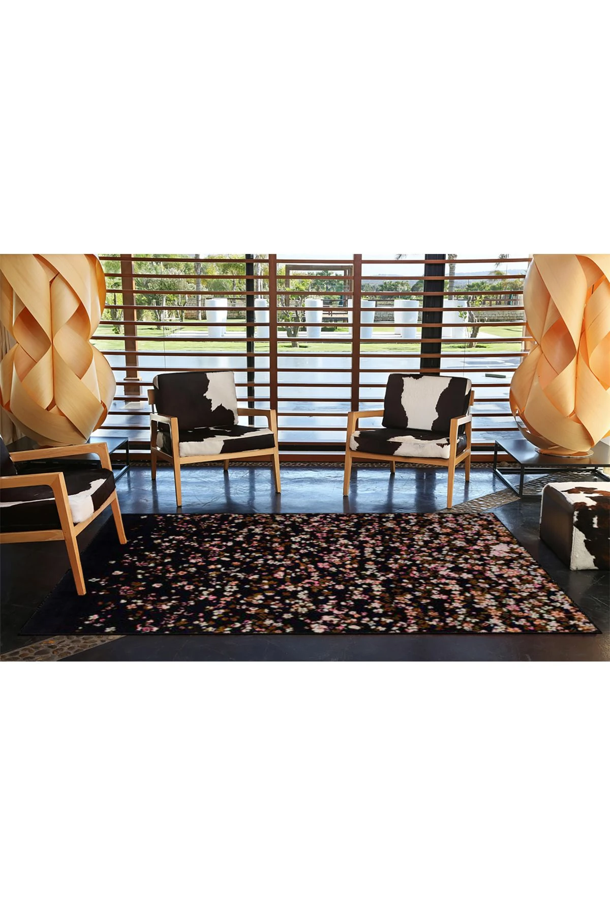 Siyah Tonlu Çiçekli Desenli Dekoratif Halı miravip576