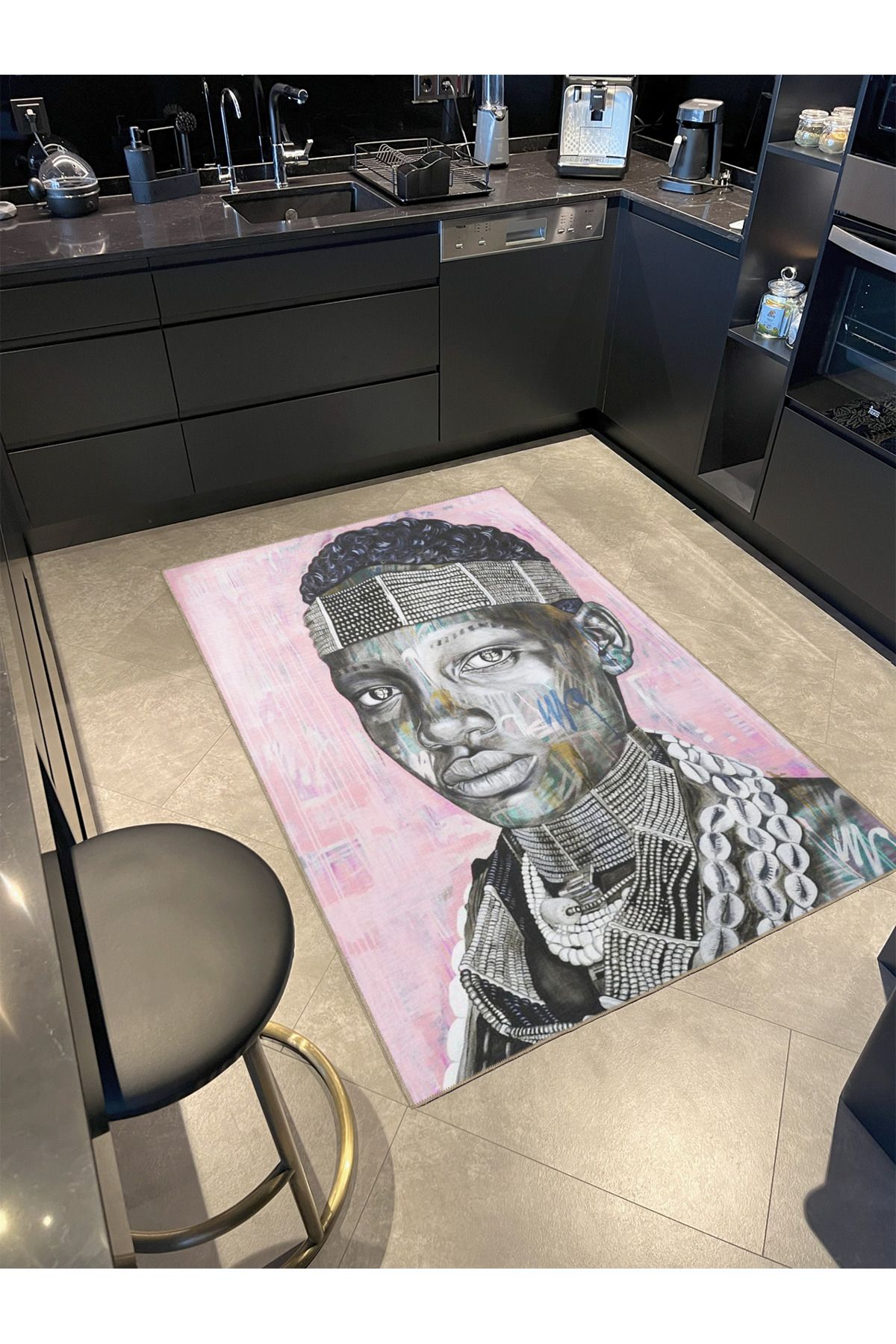 Yüz Temalı Pembe Renkli Desen Halı 3687