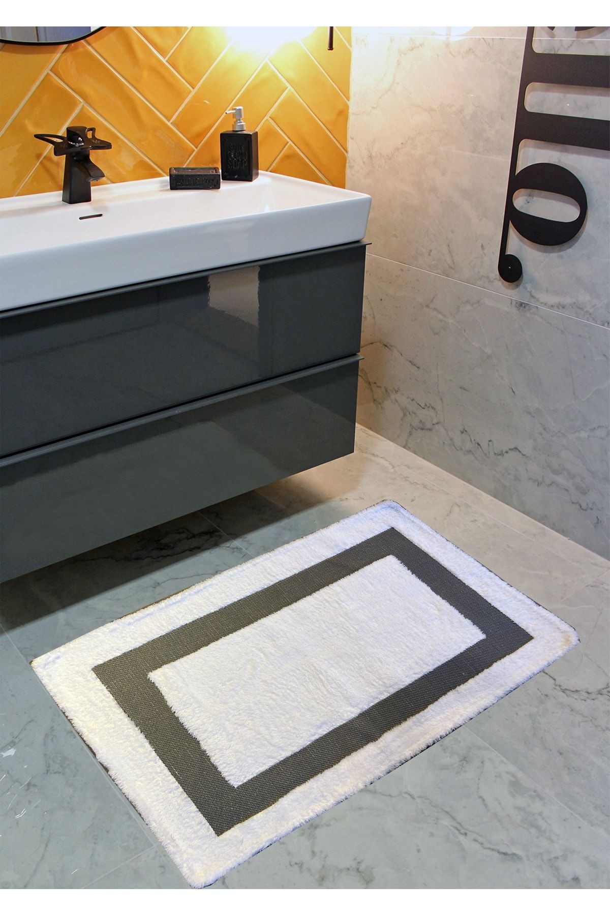 Gri Renk Çerçeveli Beyaz Dokuma Banyo Paspası 50x80