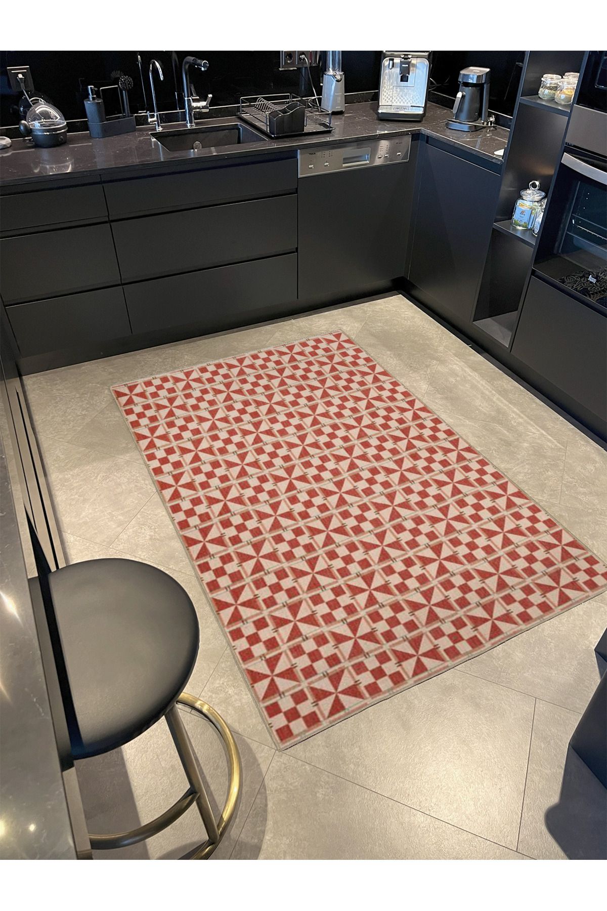 Kırmızı ve Pembe Tonlarında Geometrik Desenli Dekoratif Halı 4194