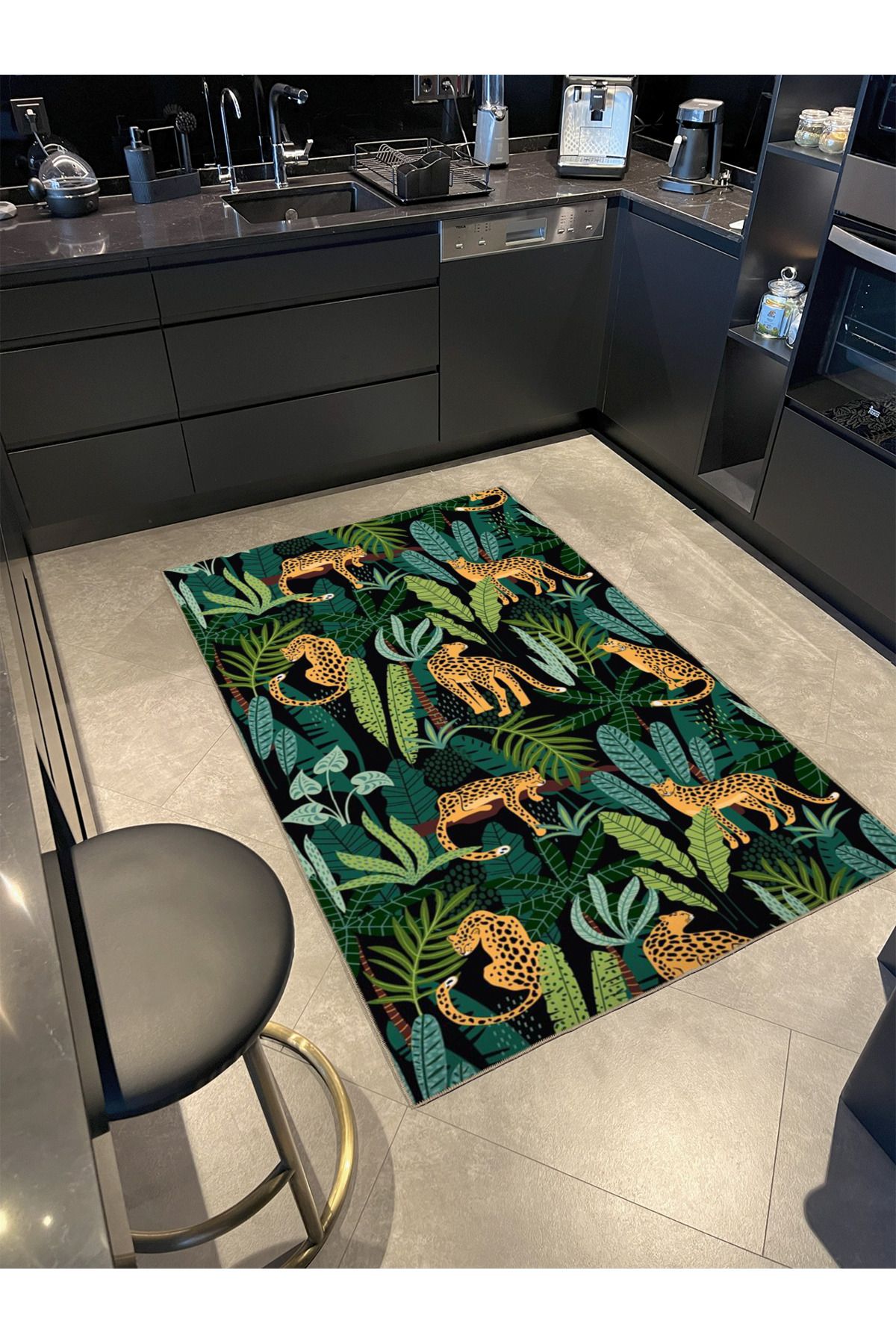 Siyah Yeşil Temalı Lepar ve Ağaç Desenli Modern Dekoratif Halı 3574