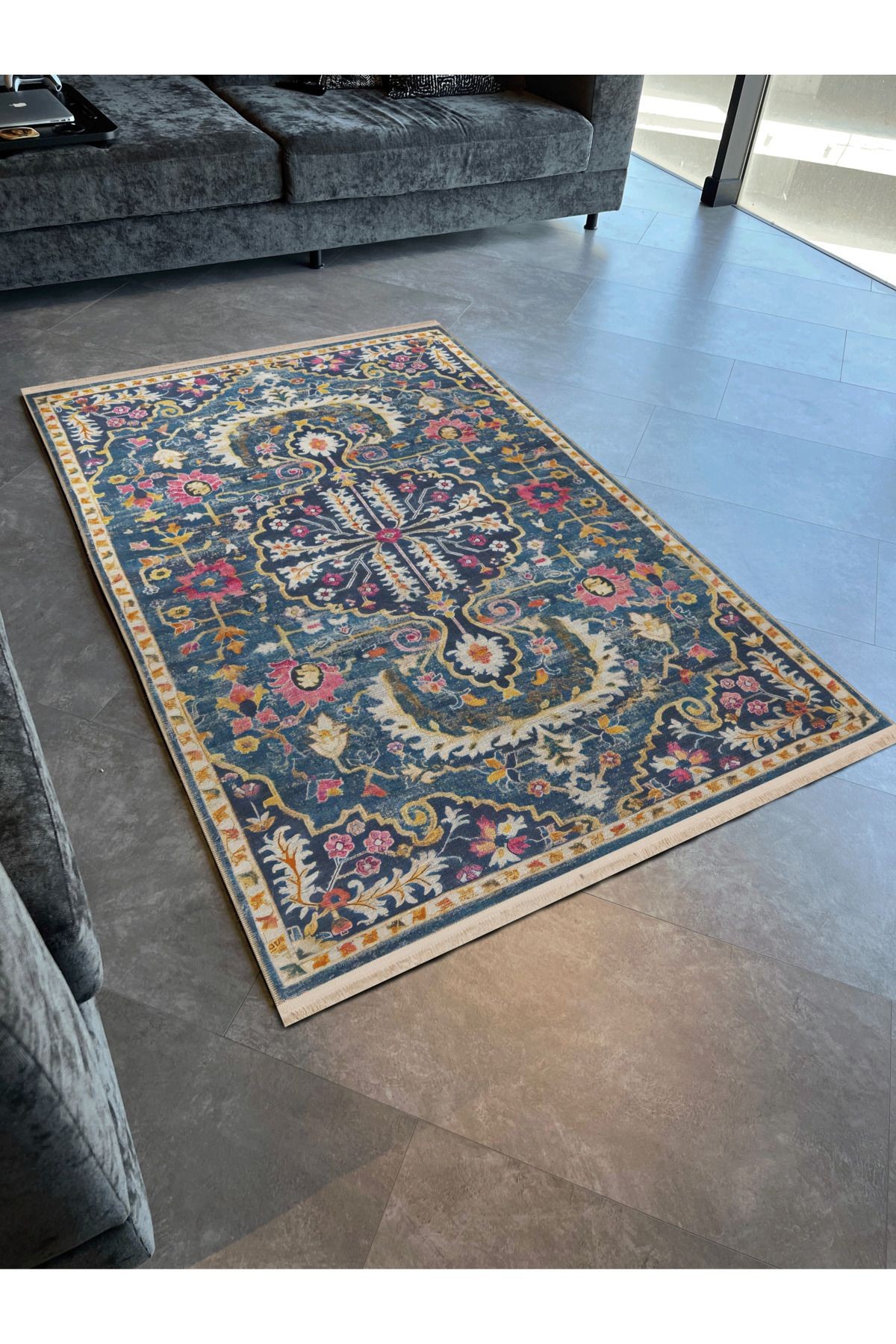 Mavi Temalı Çok Renkli Geleneksel Motif Etnik Çiçek Desenli Vintage Dekoratif Halı 2442