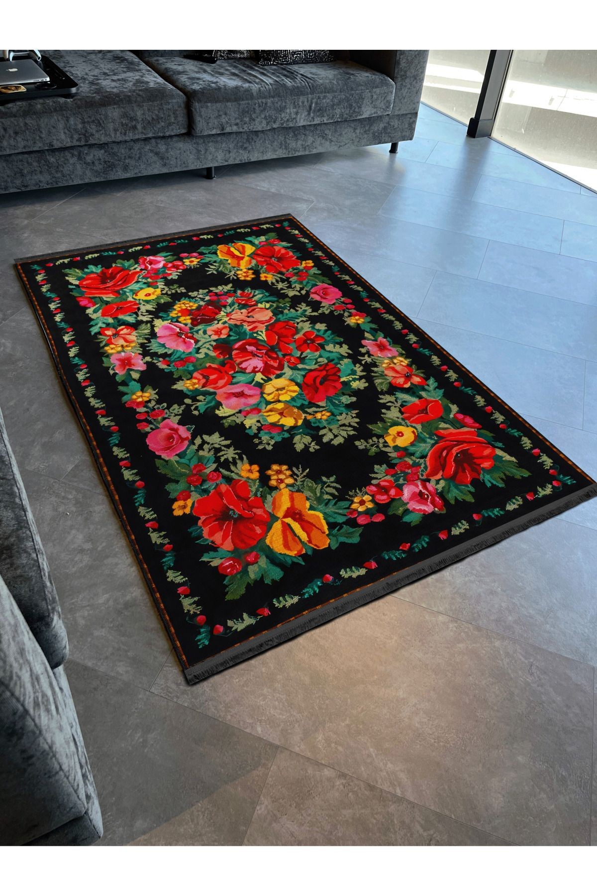 Siyah Temalı Çok Renkli Çiçek ve Gül Desenli Kreatif Modern Dekoratif Halı 2553