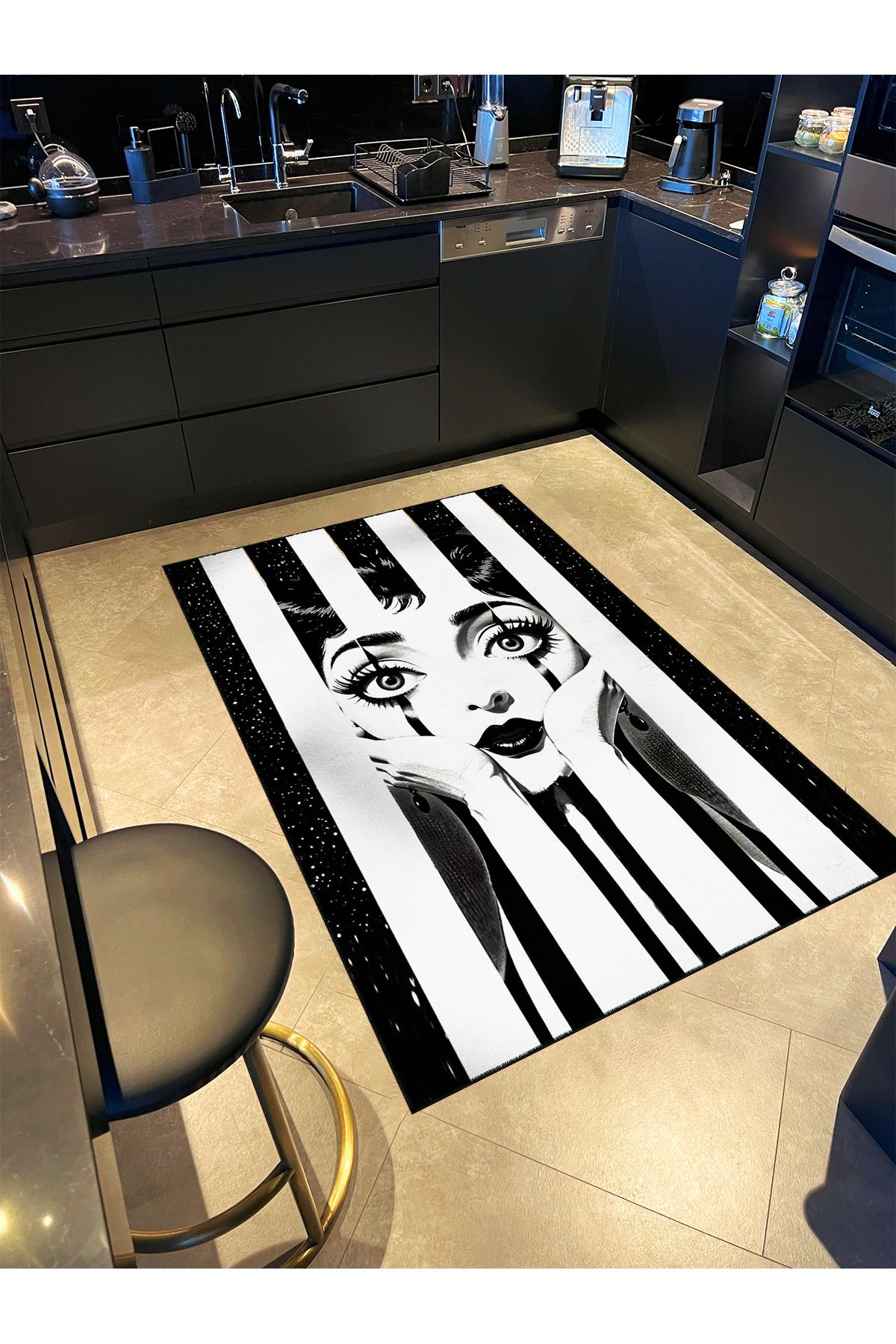 Siyah Beyaz Çizgi Temalı Kadın Yüz ve El Desenli Dokuma Taban Halı ve Yıkanabilir Halı miraface03