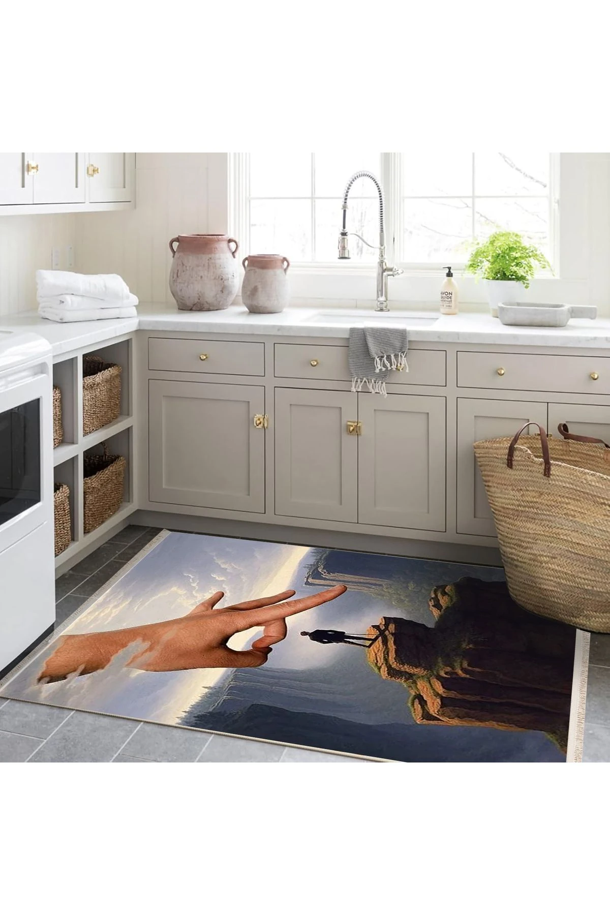 Özge Koleksiyonu Sanatsal Tasarım El Detaylı Zirvede Yalnız Adam Dokuma Taban Dekoratif Halı özge02