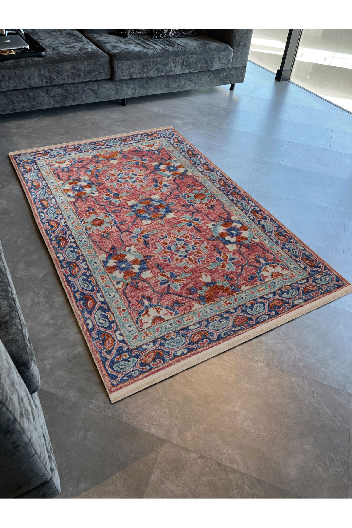 Mavi Pudra Temalı Çok Renkli Geleneksel Motif Çiçek Desenli Vintage Dekoratif Halı 2668