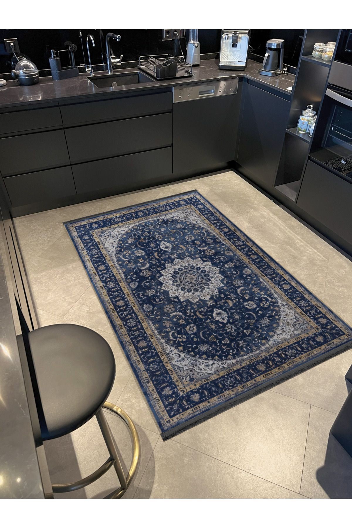 Lacivert Temalı Geleneksel Motif Etnik Desenli Vintage Dekoratif Halı 2437