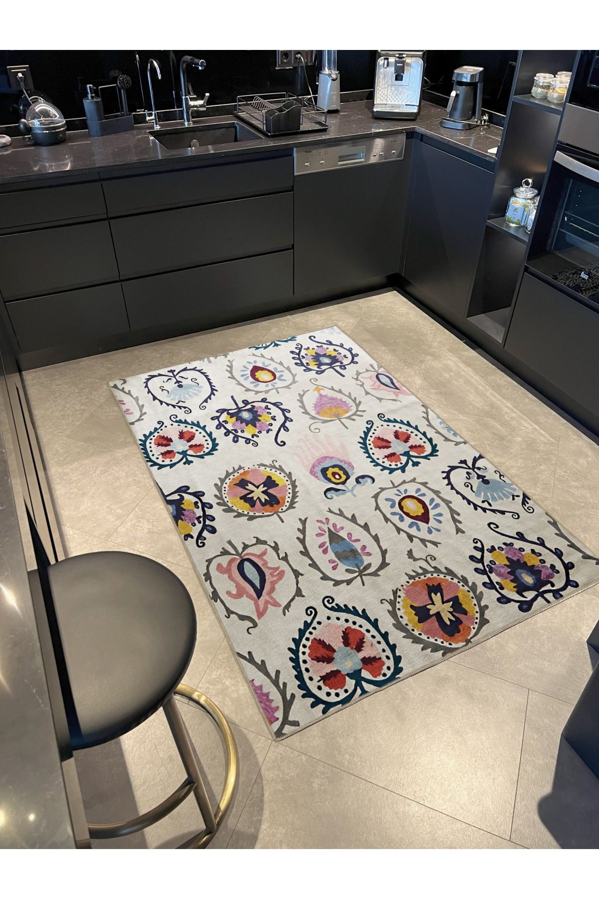 Bej Temalı Çok Renkli Kelebek ve Çiçek Desenli Modern Dekoratif Halı 2119