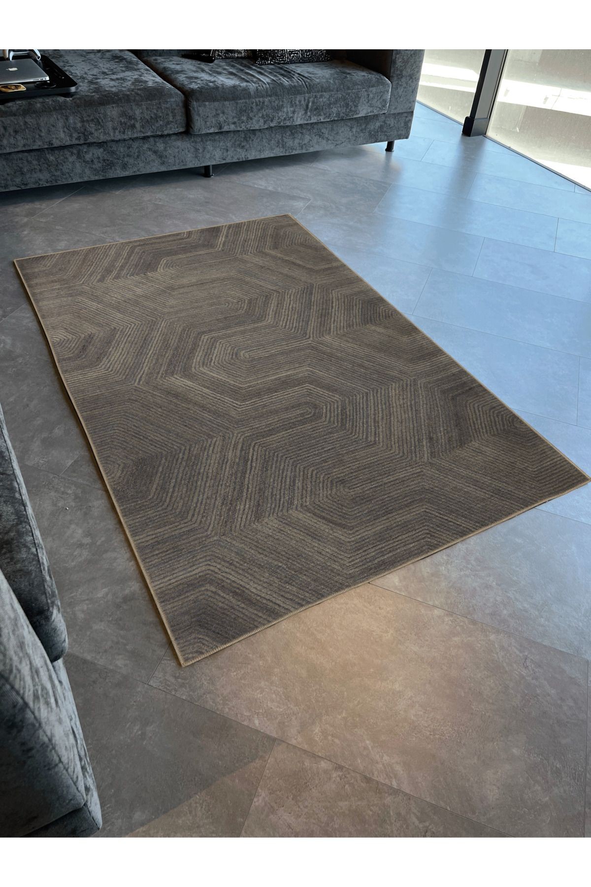 Gri Temalı Soyut Geometrik Desenli Kreatif Modern Dekoratif Halı 3002