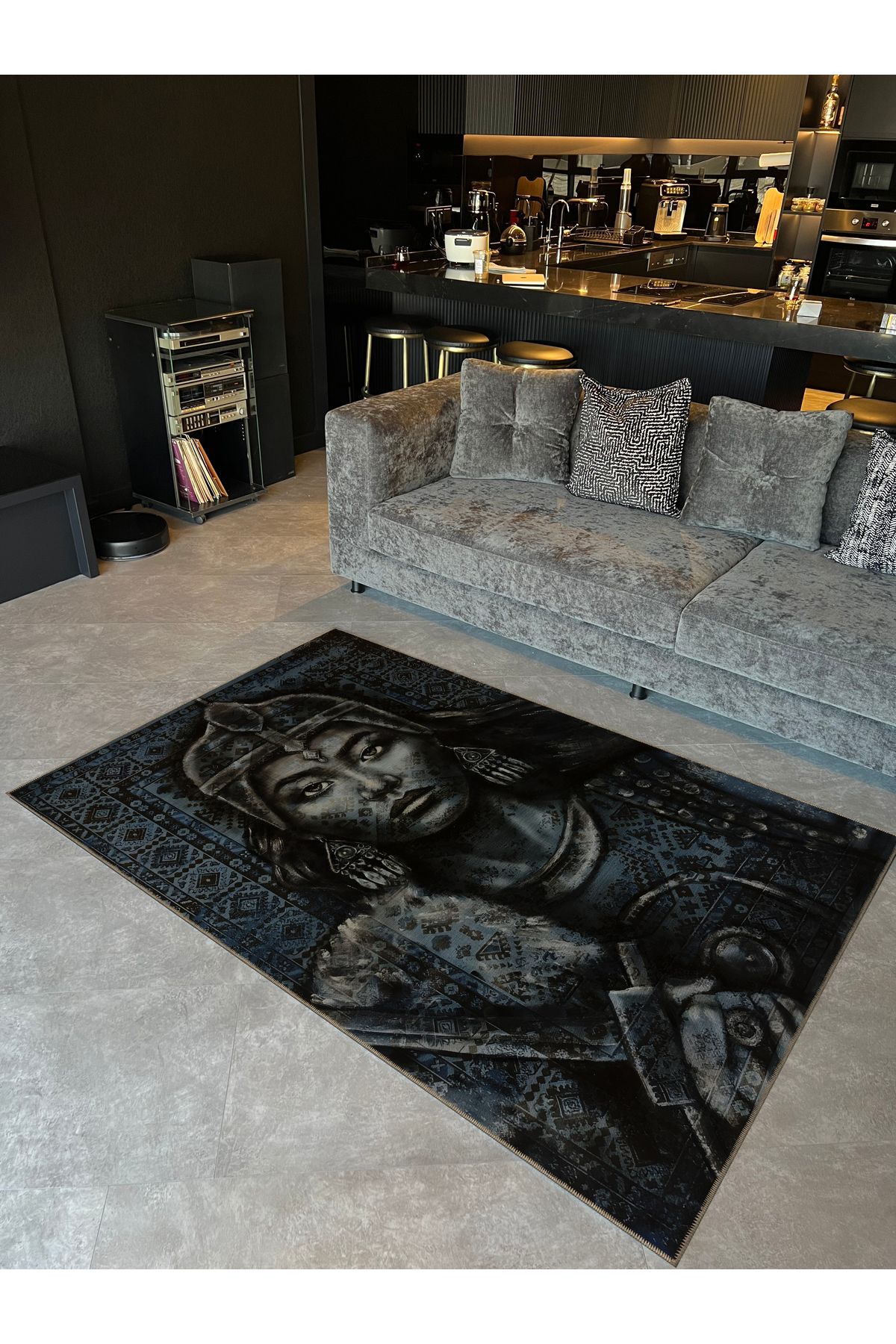 Siyah Lacivert Tonlarda Etnik Kadın Yüzü  Desenli Dokuma Taban Yıkanabilir Halı miraface40