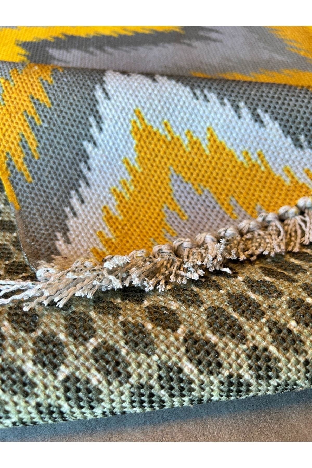 Cotton 543 Sarı Ve Gri Zigzag Desenli Kilim