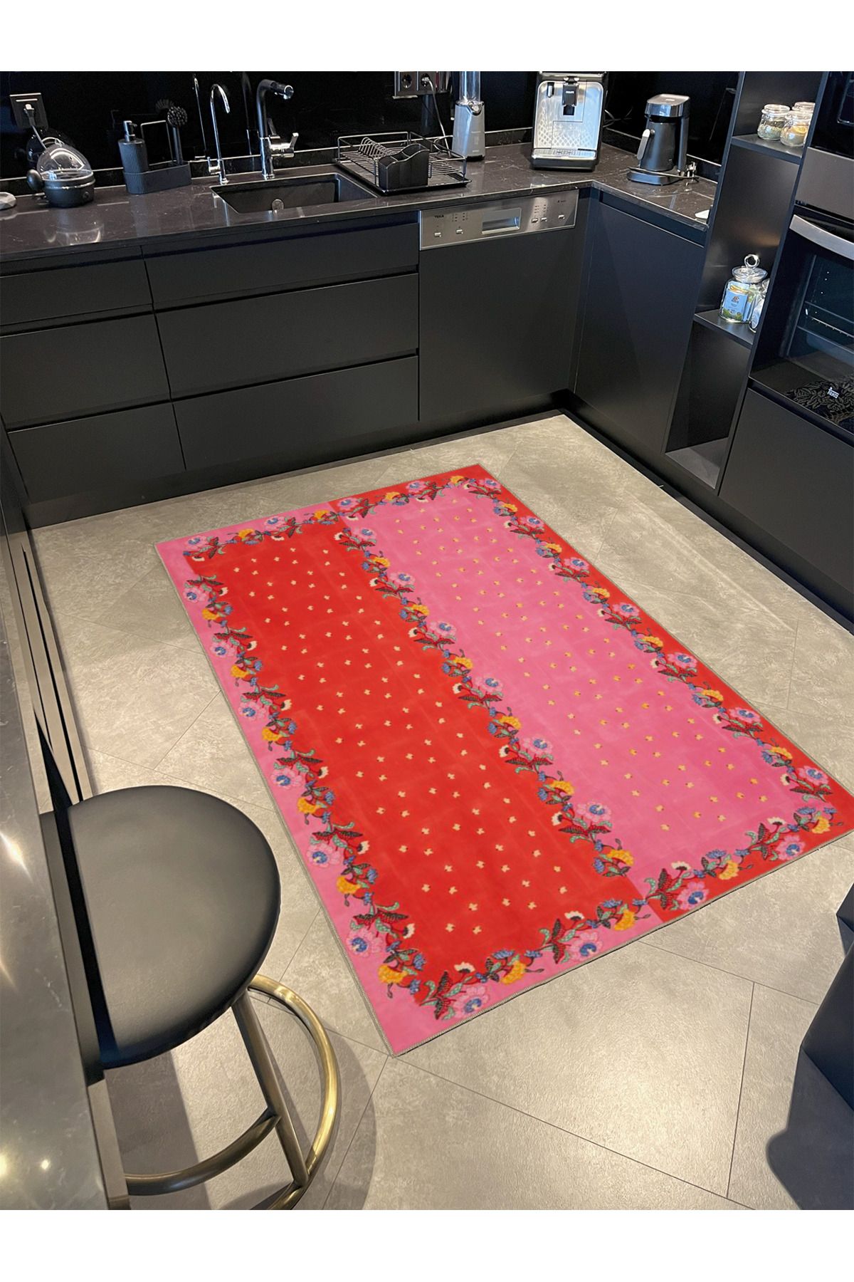 Kırmızı Pembe Temalı Karma Çiçek Desenli Modern Dekoratif Halı 3616