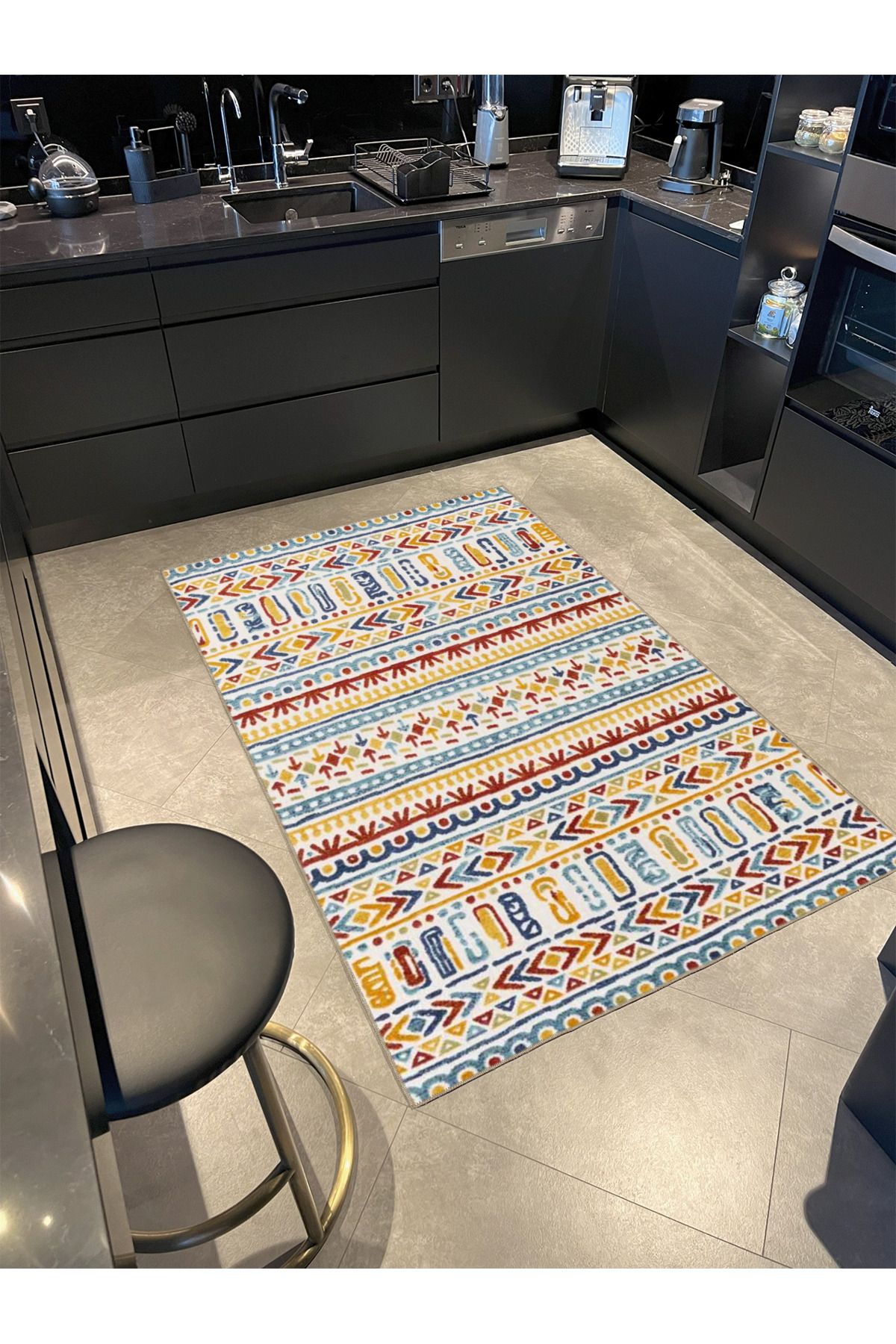 Üçgenli Kırmızı Kremli Geometrik Çizgili Desenli Dekoratif Yıkanabilir Halı miravip8411