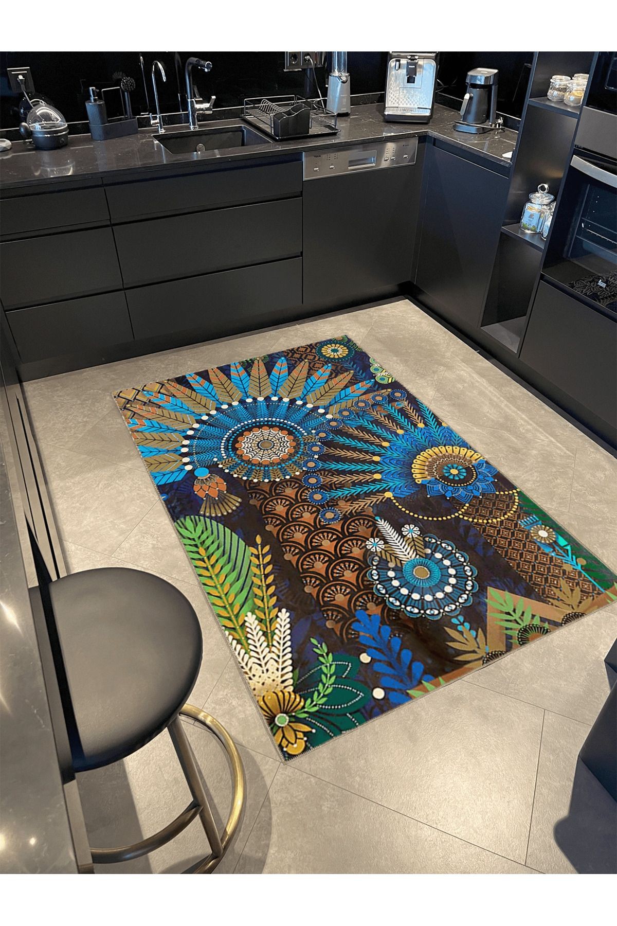 Floral Temalı Çok Renkli Etnik Figür ve Çiçek Desenli Vintage Dekoratif Halı 4860