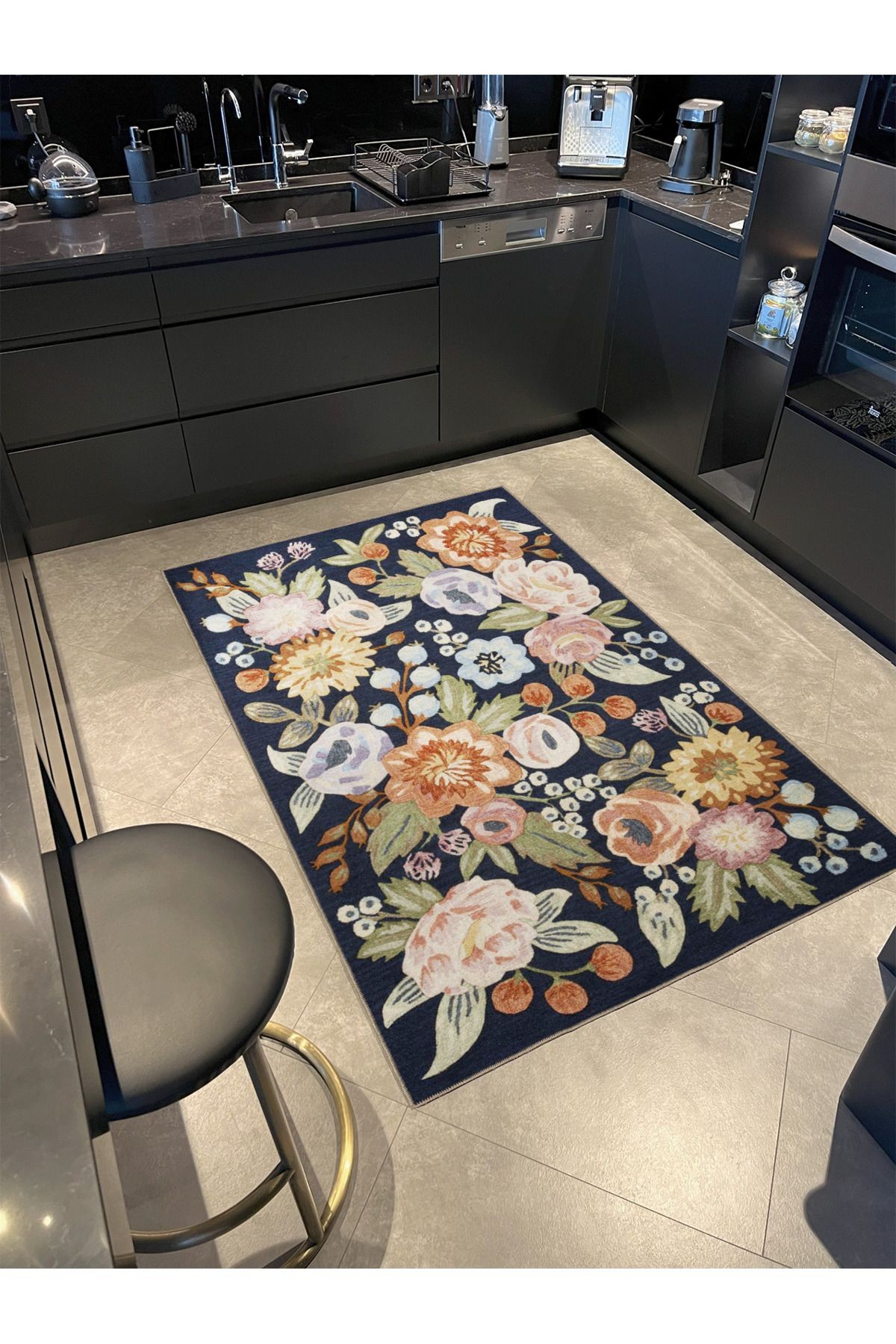 Lacivert Temalı Floral Çok Renkli Çiçek ve Gül Desenli Modern Dekoratif Halı 3433