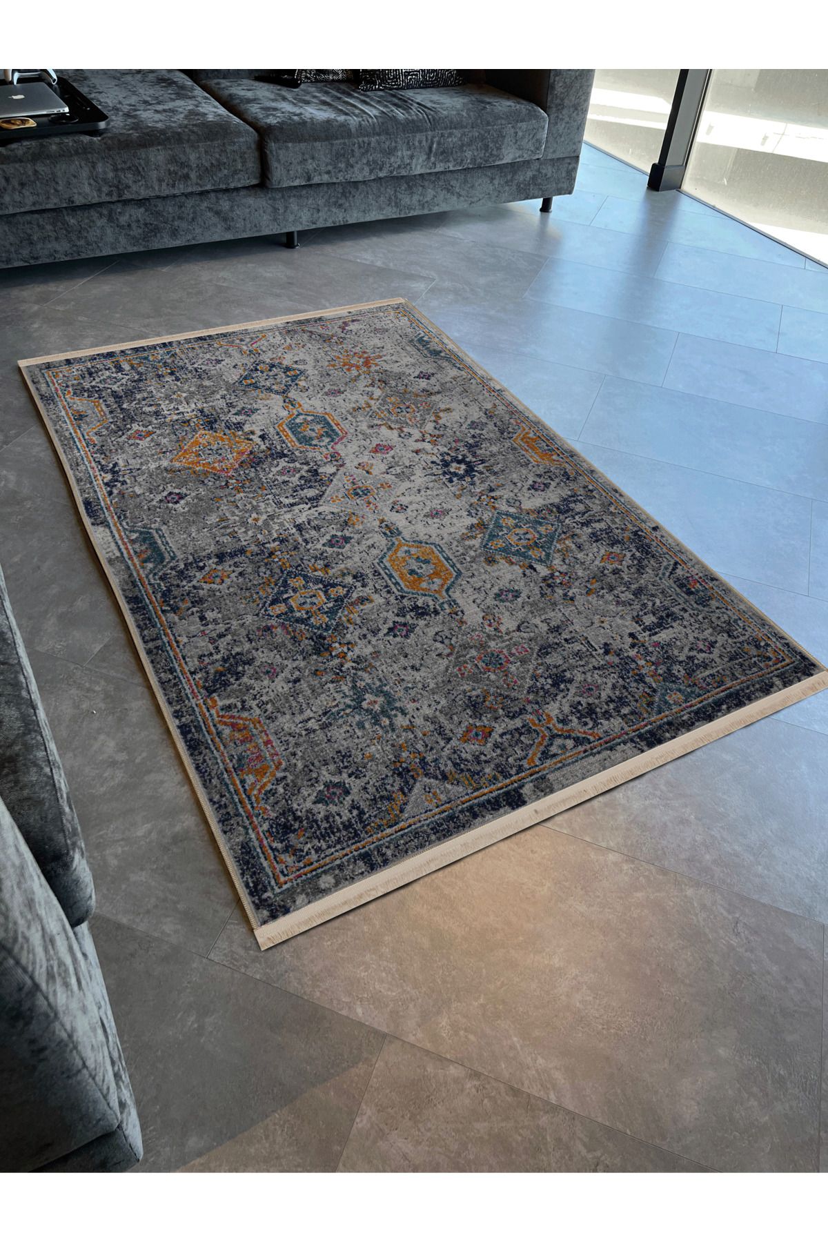 Gri Temalı Geleneksel Motif Desenli Saçaklı Vintage Dekoratif Halı 3092