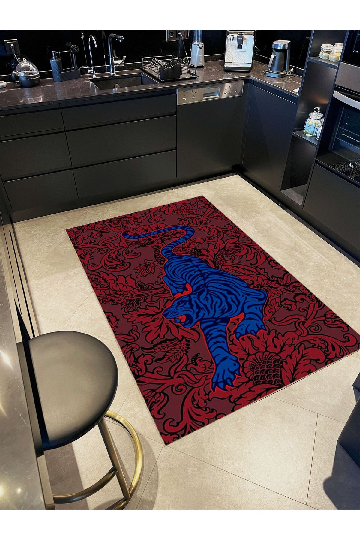 Emre Koleksiyonu Bordo Bitkilerin Arasında Mavi Kaplan Desenli Dokuma Taban Modern Dekoratif Halı 35