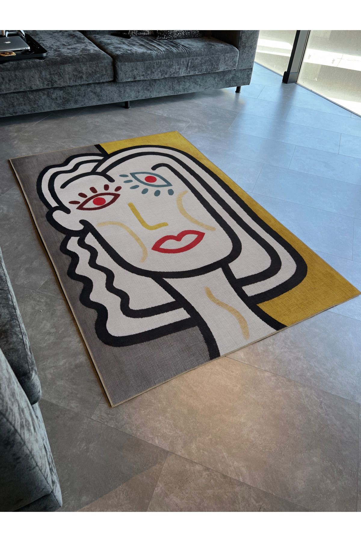 Sarı Bej Temalı Sürrealist Kadın Yüzü Desenli Kreatif Modern Dekoratif Halı 2194