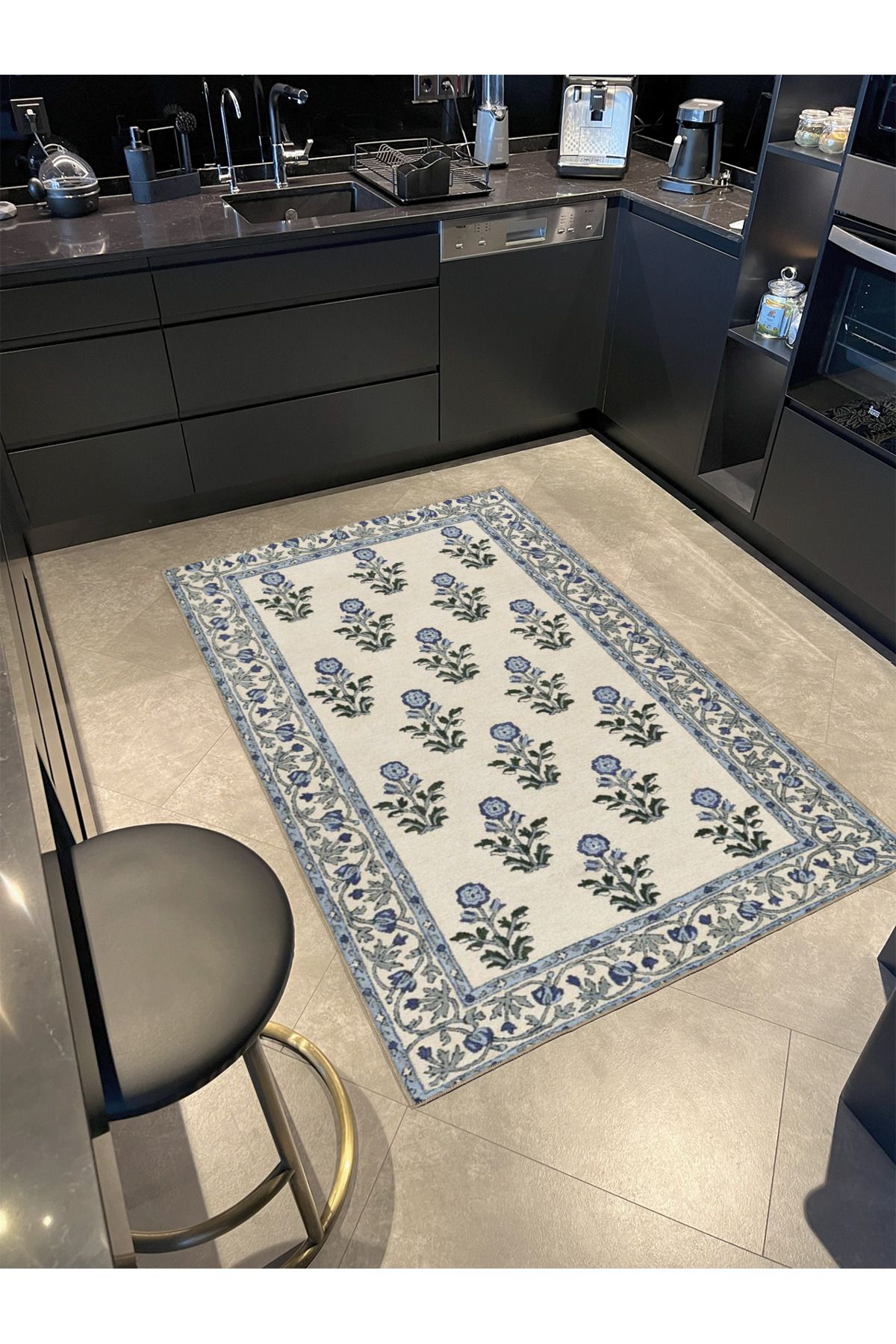 Krem Renklerinde Mavi Buket Temalı Dekoratif Yıkanabilir Halı miravip9035