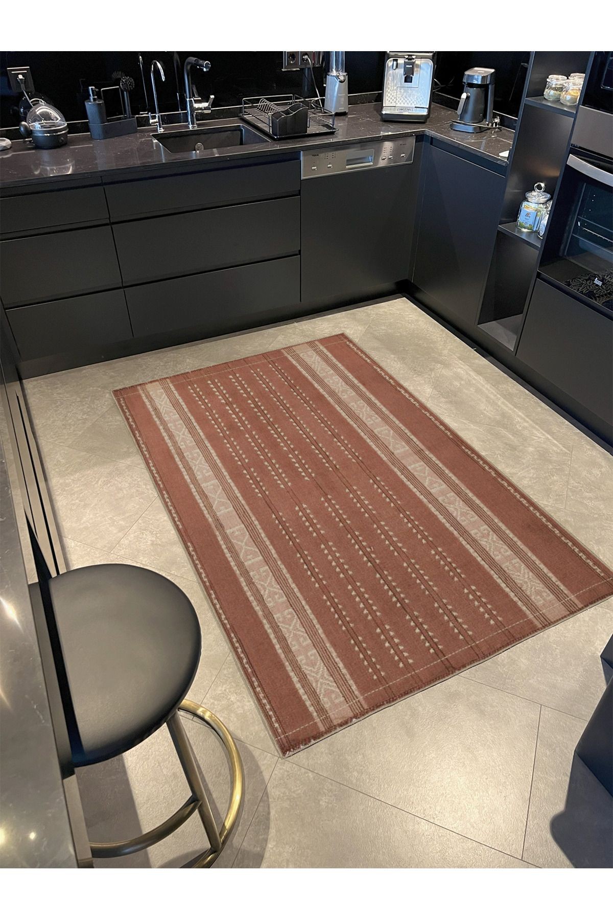 Turuncu Temalı Geometrik Renkli Desenli Dokuma Taban Yıkanabilir Halı miravip9064