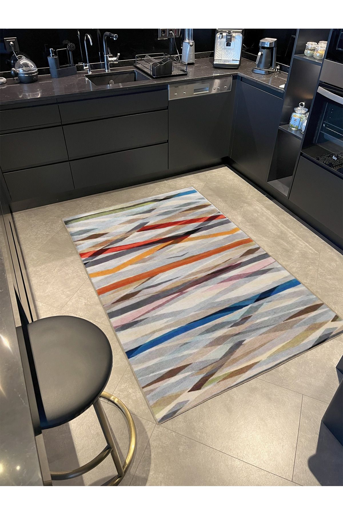 Gri ve Karışık Renkli Tonlarında Çapraz Çizgili Desenli Dekoratif Halı 4081