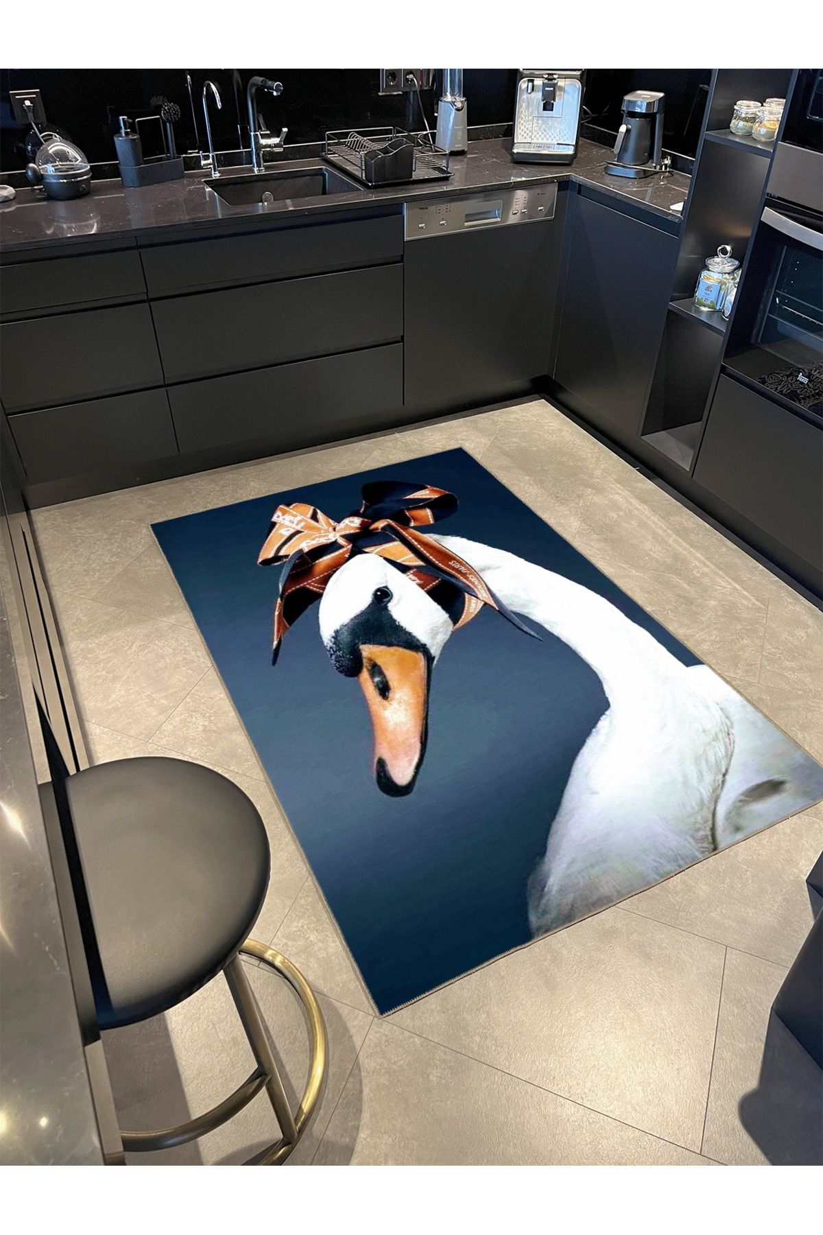 Mavi Tonlarda Beyaz Örtülü Kuğu Hayvan Desenli Dekoratif Halı miravip719