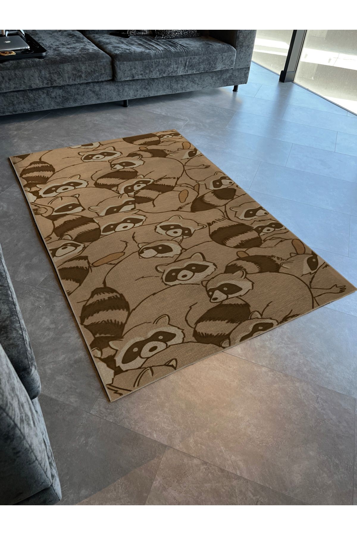 Kahve Ton Rakun Desenli Kreatif Modern Dekoratif Halı 2150