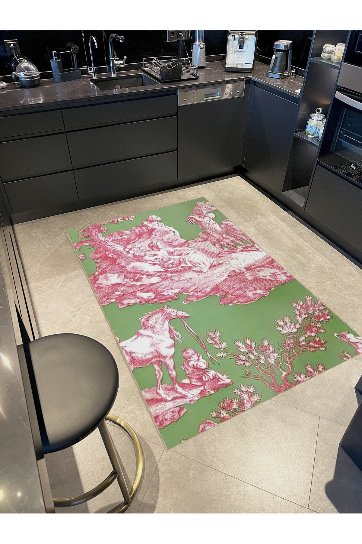 Tuğrul Koleksiyonu Yeşil Tema Pembe At ve İnsan Figürü Desenli Dokuma Taban Modern Dekoratif Halı 22