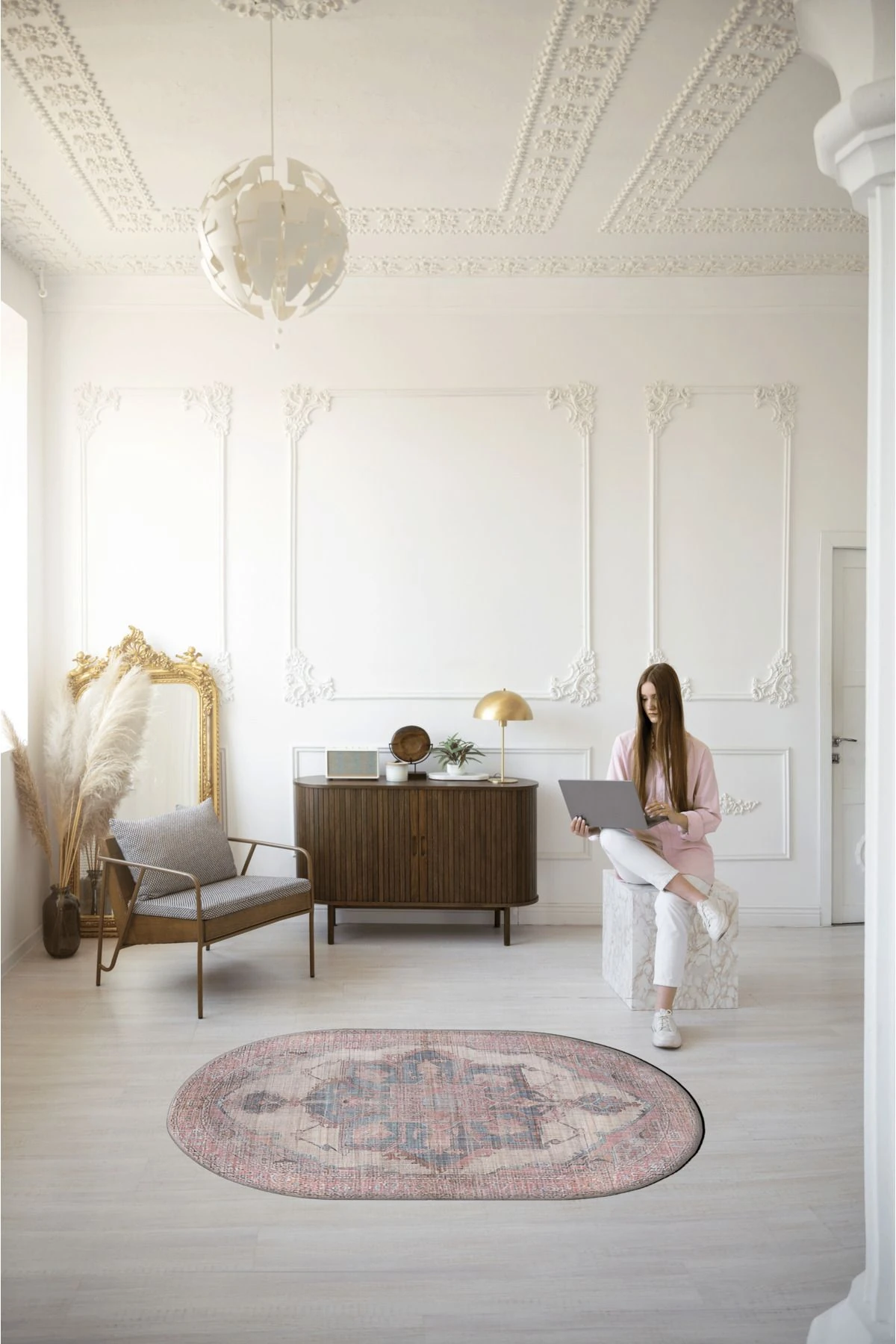 Pembe Temalı Çok Renkli Geleneksel Motif Desenli Vintage Dokuma Taban Yuvarlak Dekoratif Halı 2101