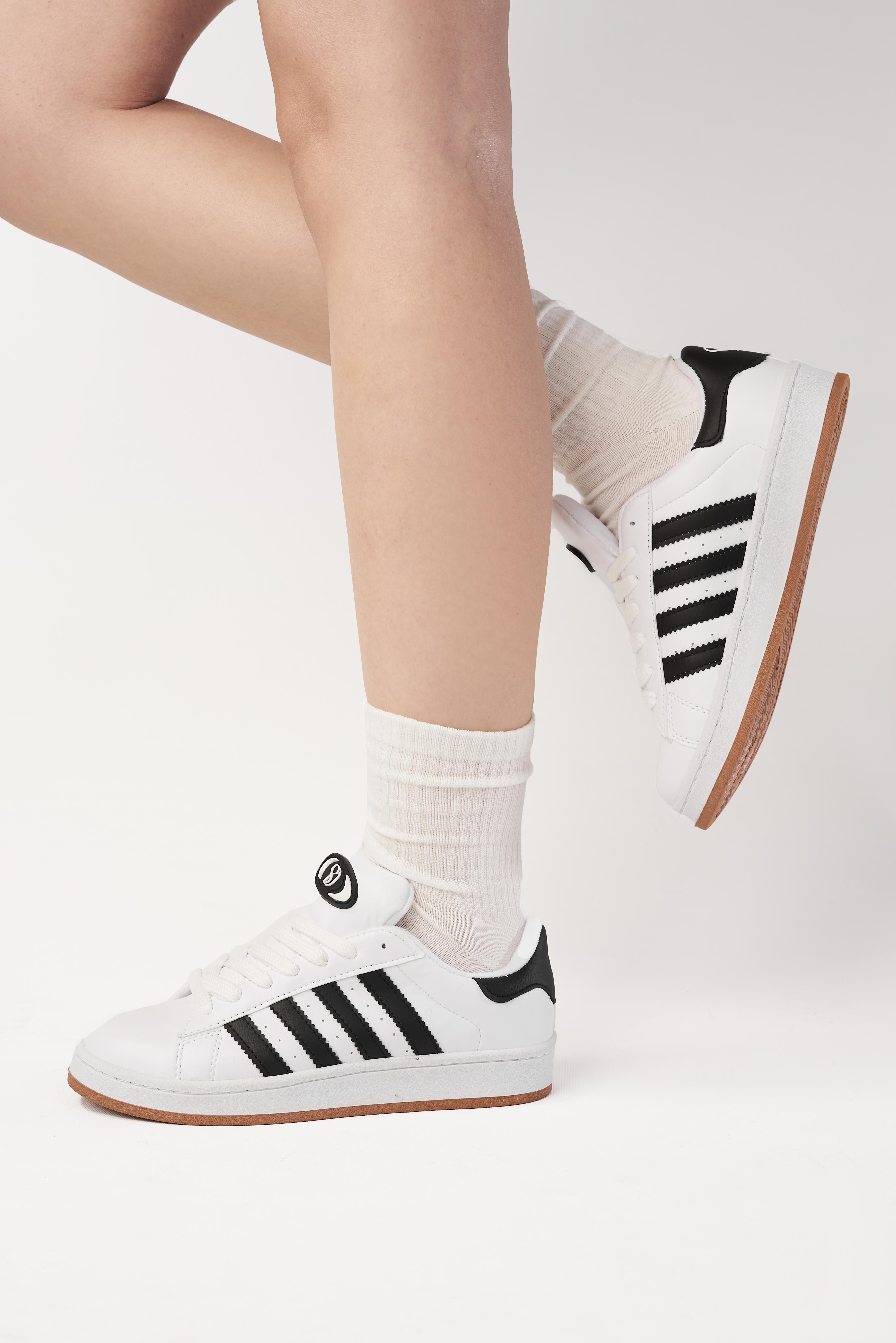 KADIN BEYAZ SİYAH ORTAPEDİK TABAN GÜNLÜK SPOR AYAKKABI SNEAKER KOD 2300
