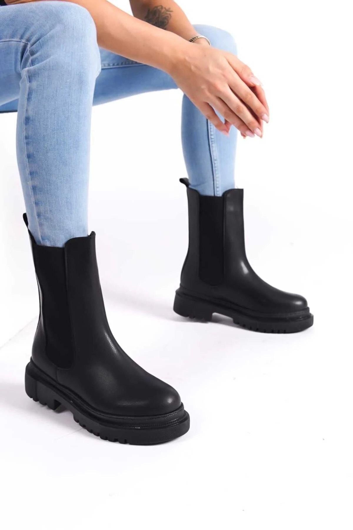 SİYAH LASTİKLİ KALIN TABAN SU GEÇİRMEZ BOT KOD 1911 - SİYAH