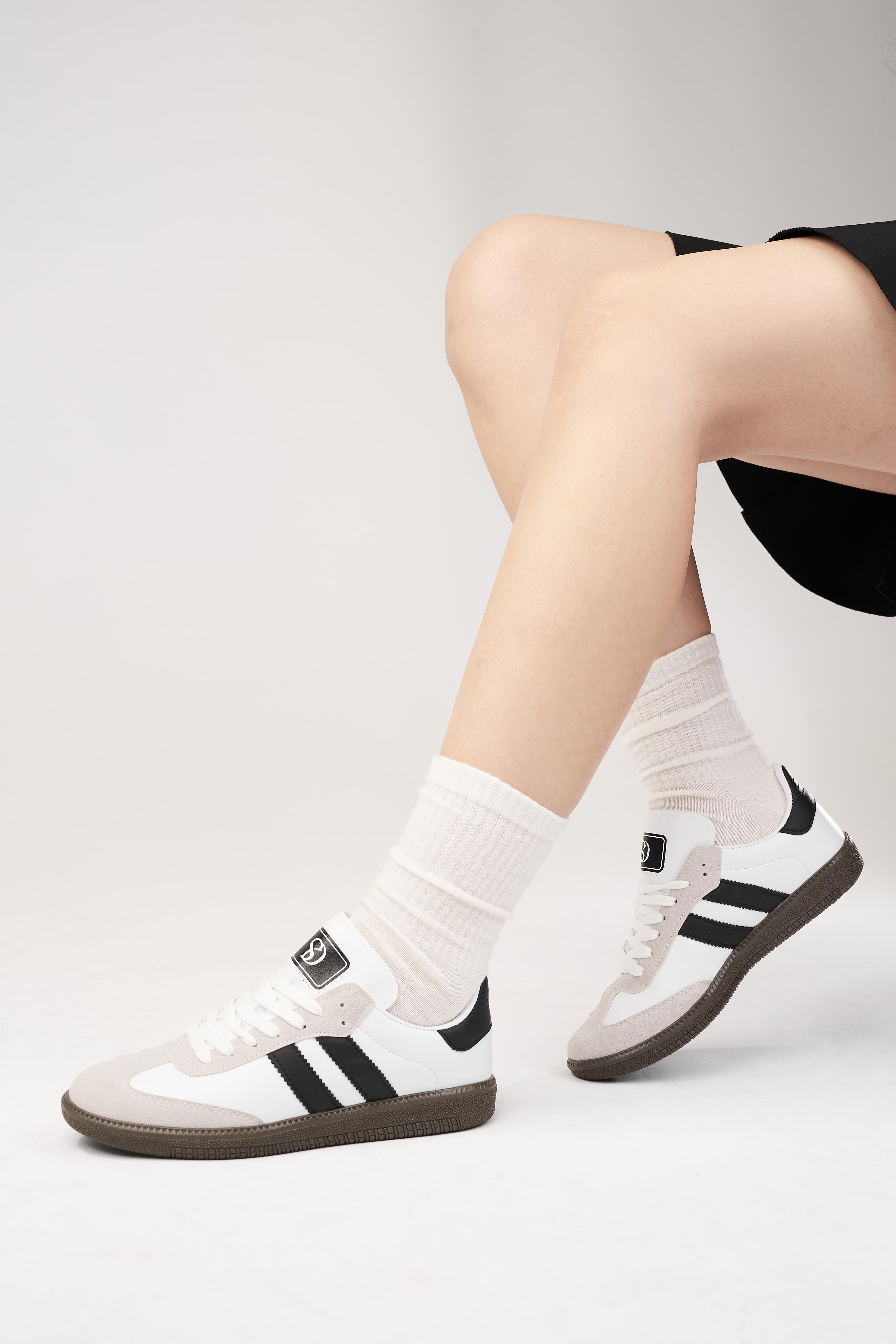 KADIN BEYAZ SİYAH ORTAPEDİK TABAN GÜNLÜK SPOR AYAKKABI SNEAKER KOD 2200 SMB