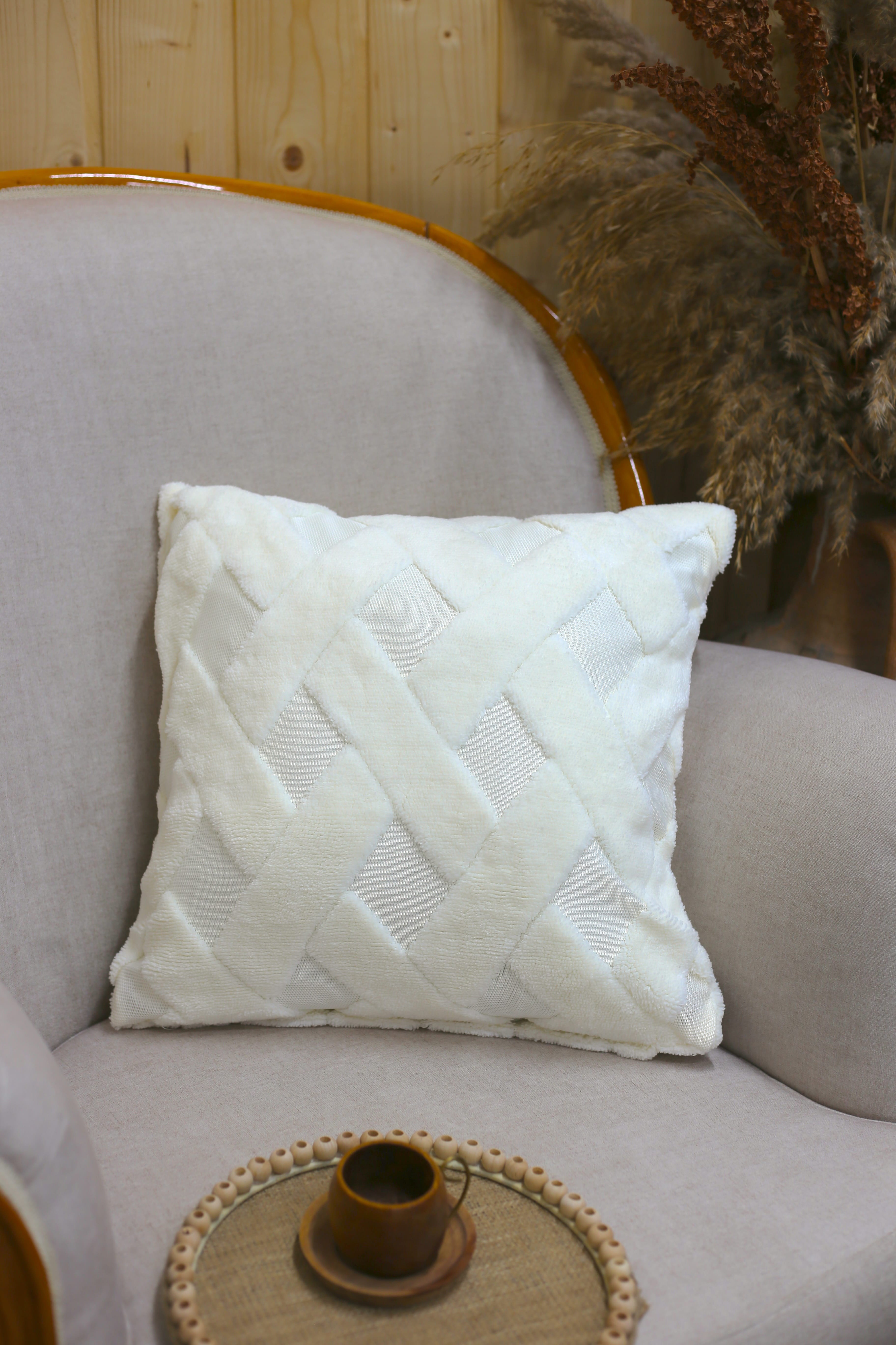 Cross | Welsoft Jakarlı Dekoratif Kırlent Kılıfı 43x43 cm - Ekru